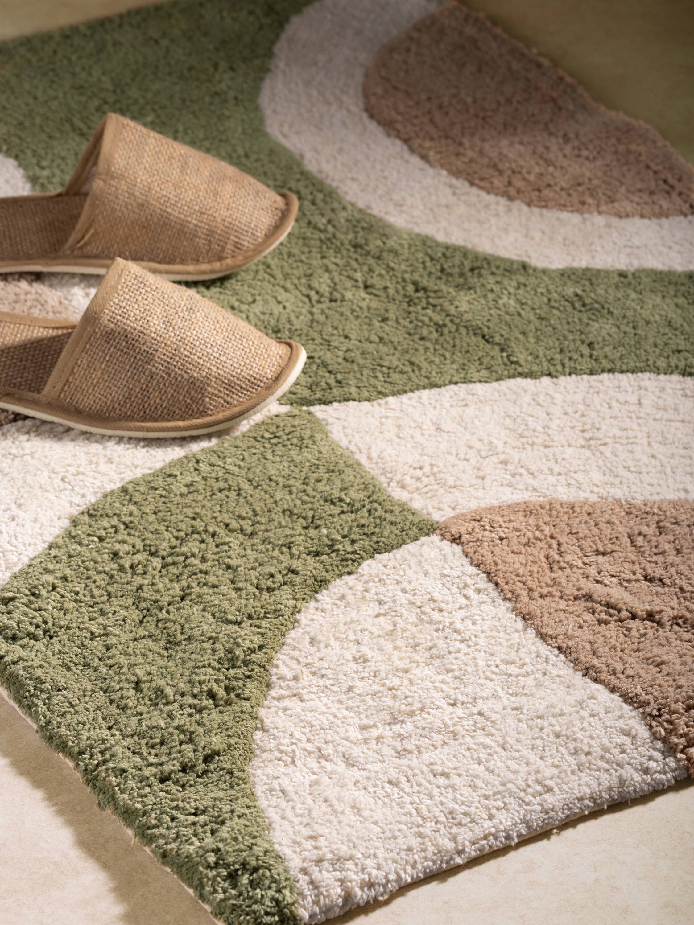 Angle. GAURI KOHLI - Glendale Bath Mat - Multicolored.