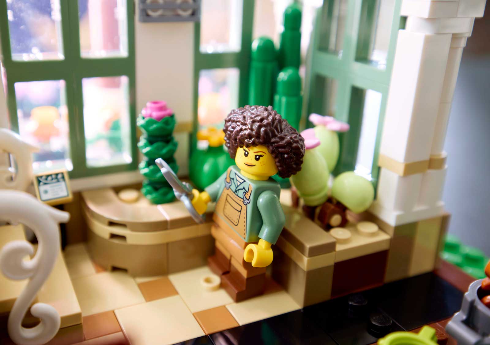 Alt View 3. LEGO - LEGO: Ideas Botanical Garden - 3792 Piece Building Kit [LEGO, #21353].