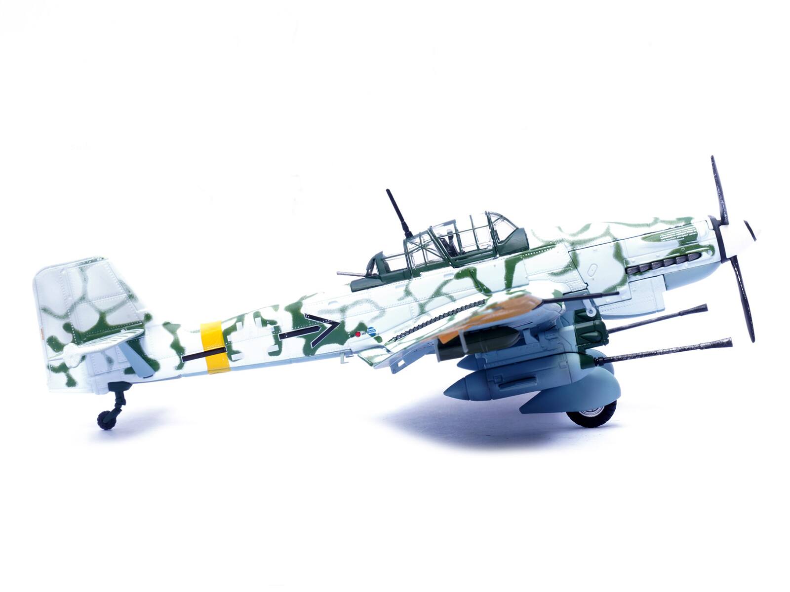 Angle. Panzerkampf - Junkers Ju 87G2 Stuka Bomber 10.(Pz)/SG 2 Immelmann Markisch Friedland Pomerania 1945 German Luftwaffe Wing 1/72 - White.