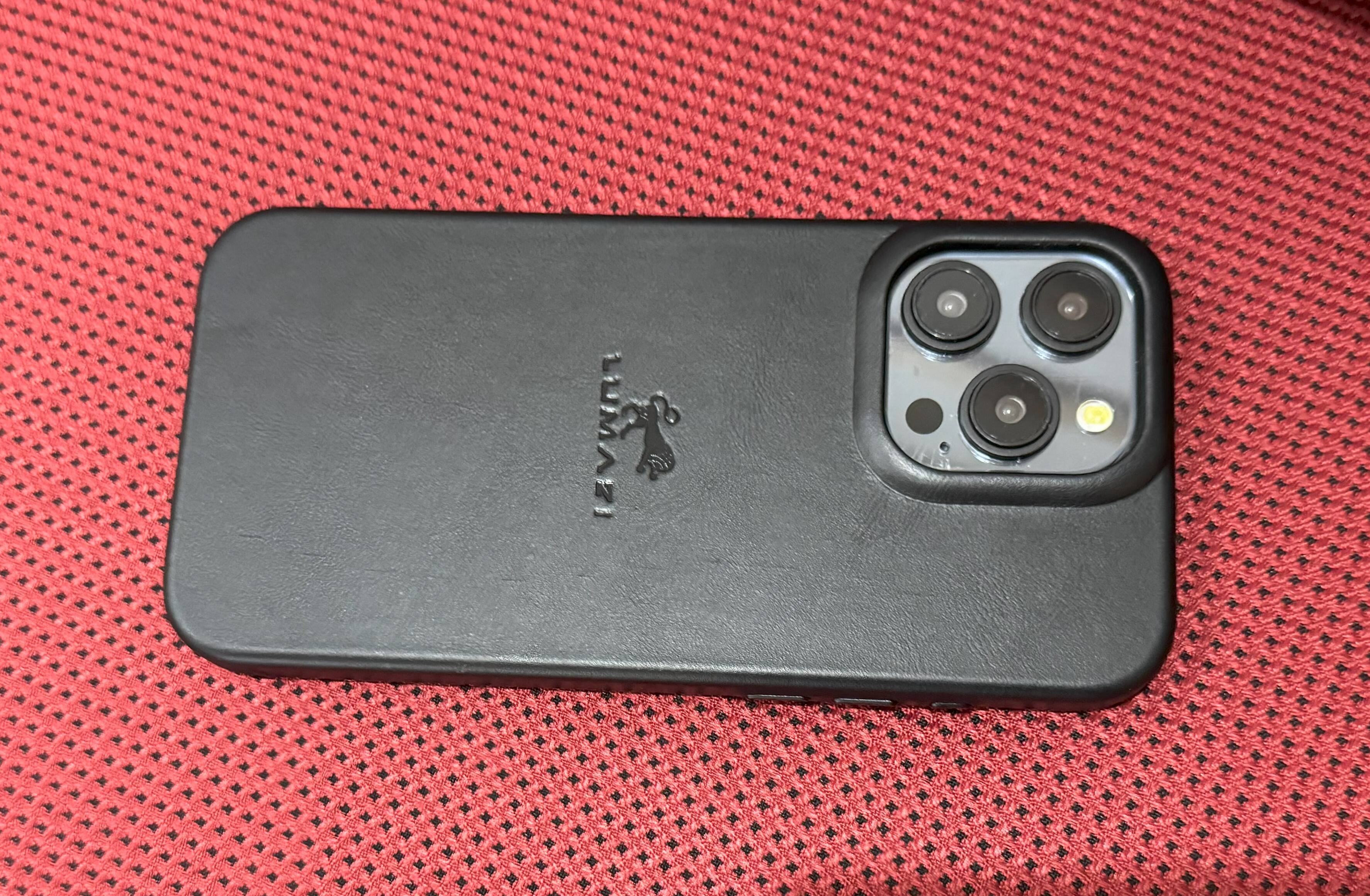 Alt View 1. LUMAZI - Handmade, Full Grain Leather, MagSafe iPhone 15 Pro Case - Midnight.