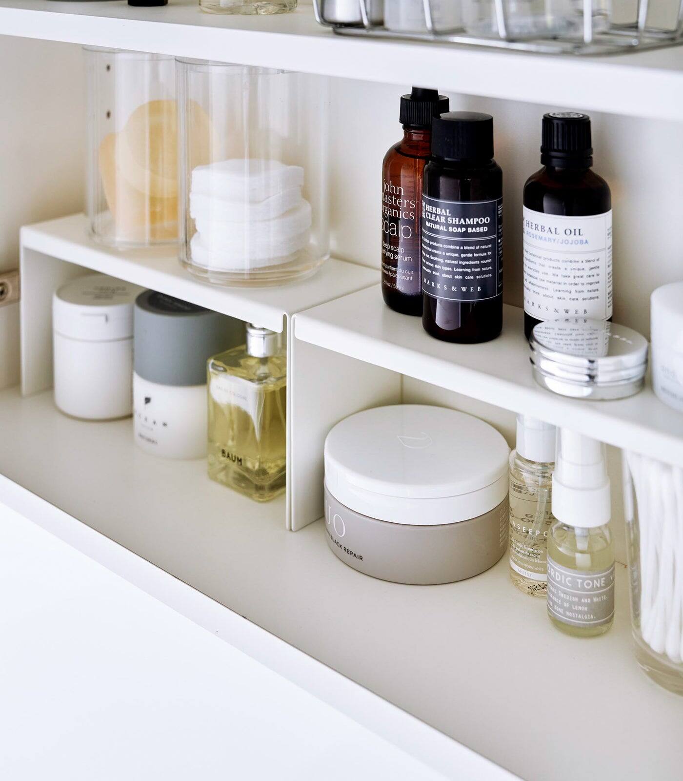 John Masters Herbal Organics ECLEAR SHAMPOO alp NATURAL SOAP BABED D tcp - . - - - Ping - - - a - - Mrum - - - S - - - - A - sars - - - - BALES KWED k HERBAL OIL ROSEMARY JOJOBA BAUM JO TRACE REPAIR ASEEPC RDIC TONE SeESsAN AS . D S LENON ROSTRLATA.