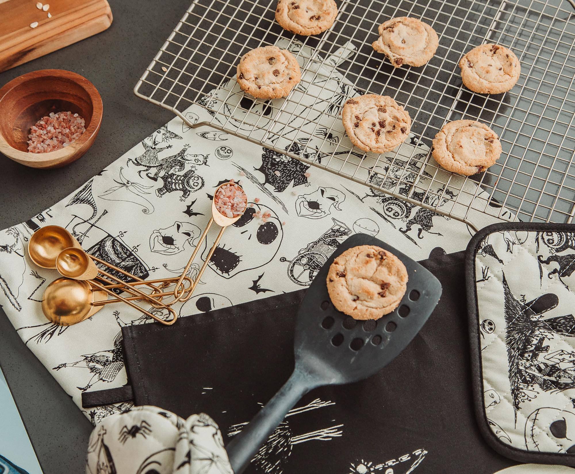 Alt View 3. Disney - Disney The Nightmare Before Christmas Kitchen Tea Towel Set - Black.