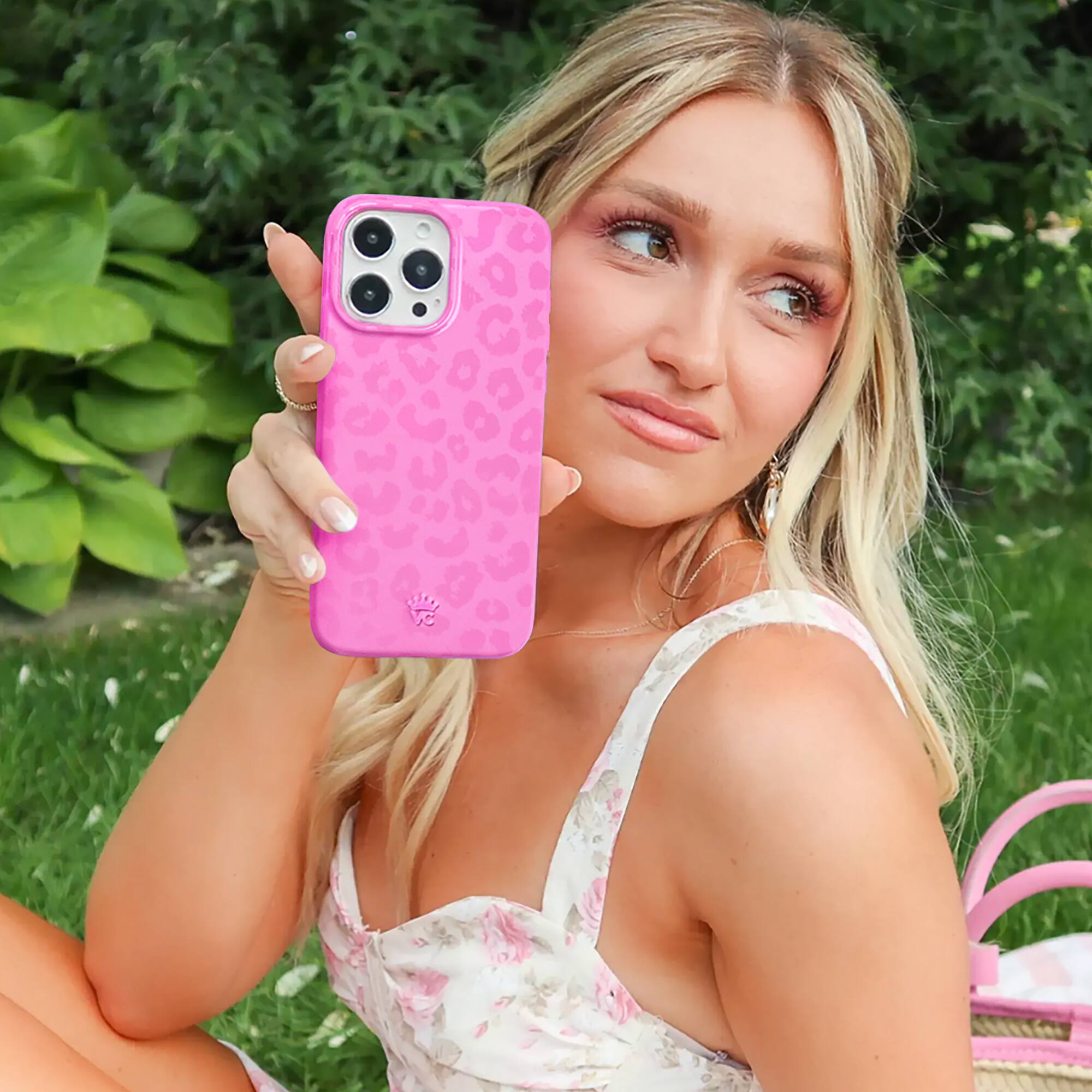 Alt View 3. VELVET CAVIAR - Magsafe Case for Apple iPhone 16 Pro Max - Hot Pink Leopard.