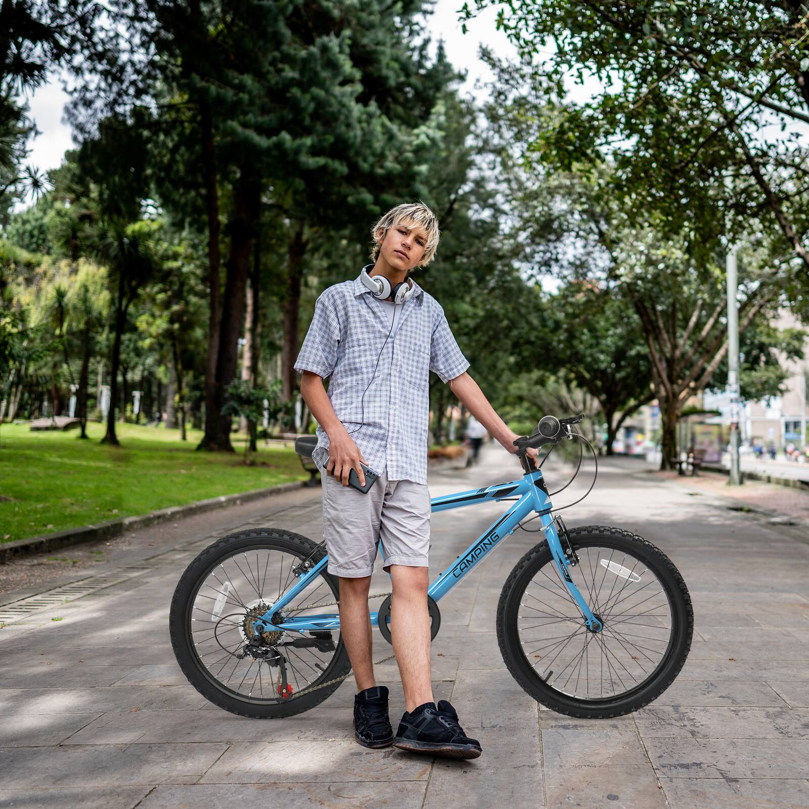 Angle. Winado - 20 Inch Mountain Bike, 7-Speed Bicycle with Dual V-Brakes for Rider Height 45"-60",Dual Disc/V Brakes, Suspension Fork - Blue.