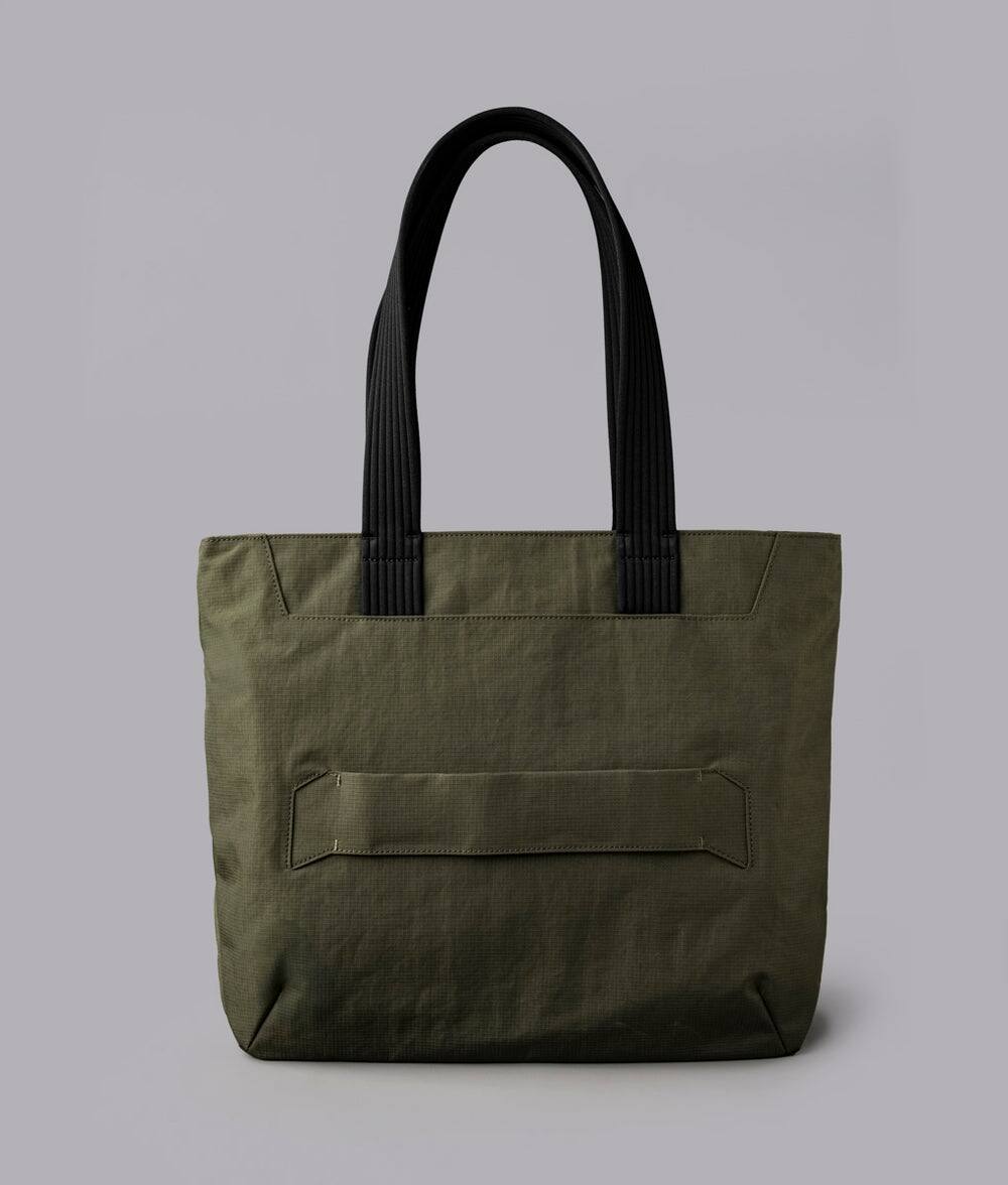Back. ALPAKA - Flight Tote (M) Laptop Tote Bag for Work, Tote Bag Fits 14" MacBook Pro, Water Bottle Pocket, Luggage Pass-Through - Green Axoflux 400D.