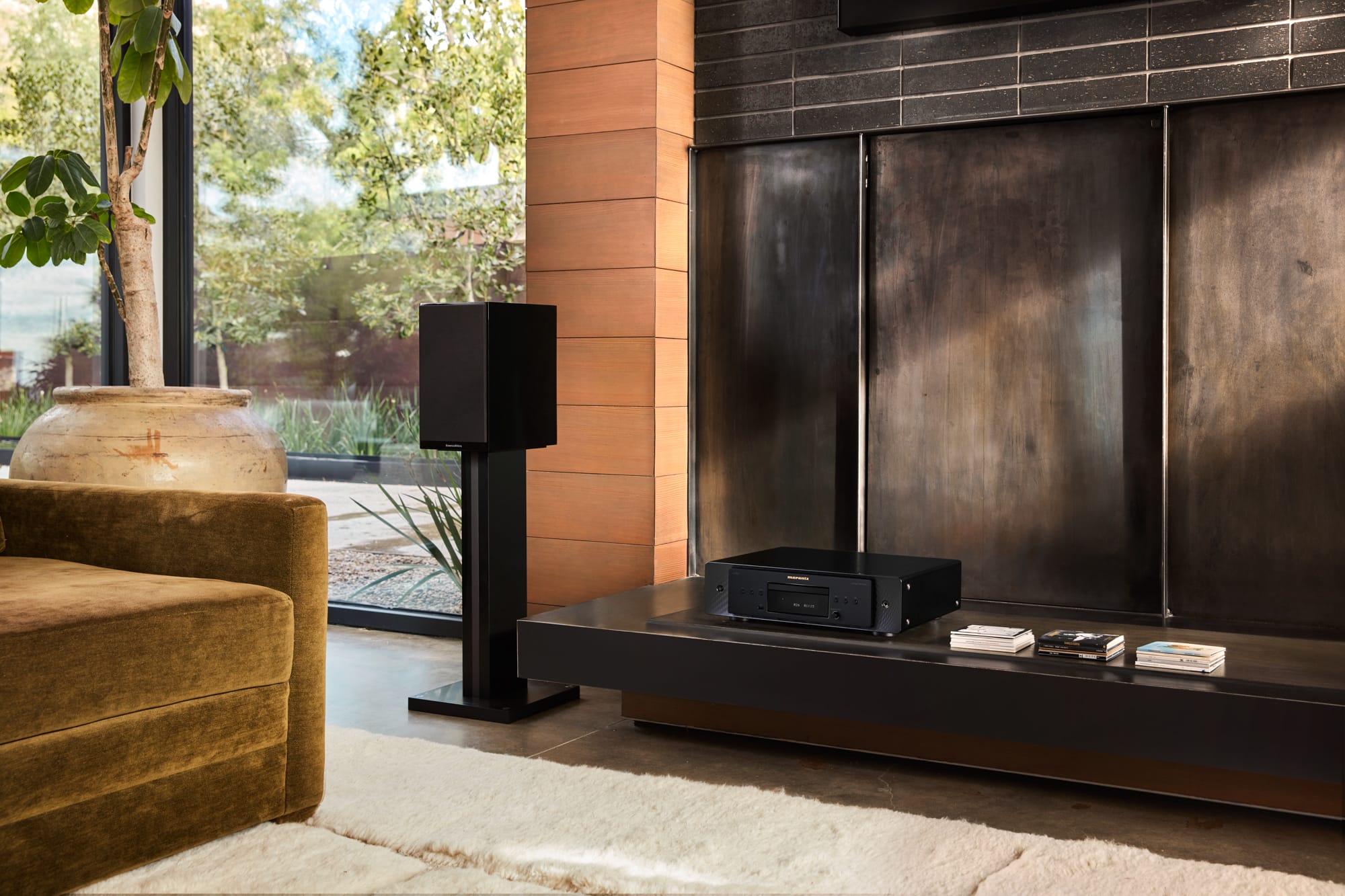 Alt View 12. Marantz - CD60 CD Player with HDAM + HDAM-SA2 - Black.