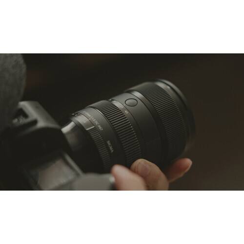 Alt View 4. Sigma - Sigma 17-40mm f/1.8 DC Art Lens for RF Mount with Advanced Accessory and Travel Bundle | 214972 | 17-40mm Canon Lens.