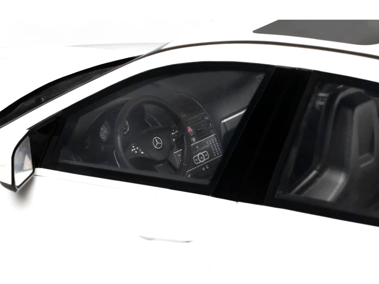 Alt View 1. GT Spirit - 2007 Mercedes-Benz C63 AMG Diamond White 1/18 Model Car by GT Spirit.