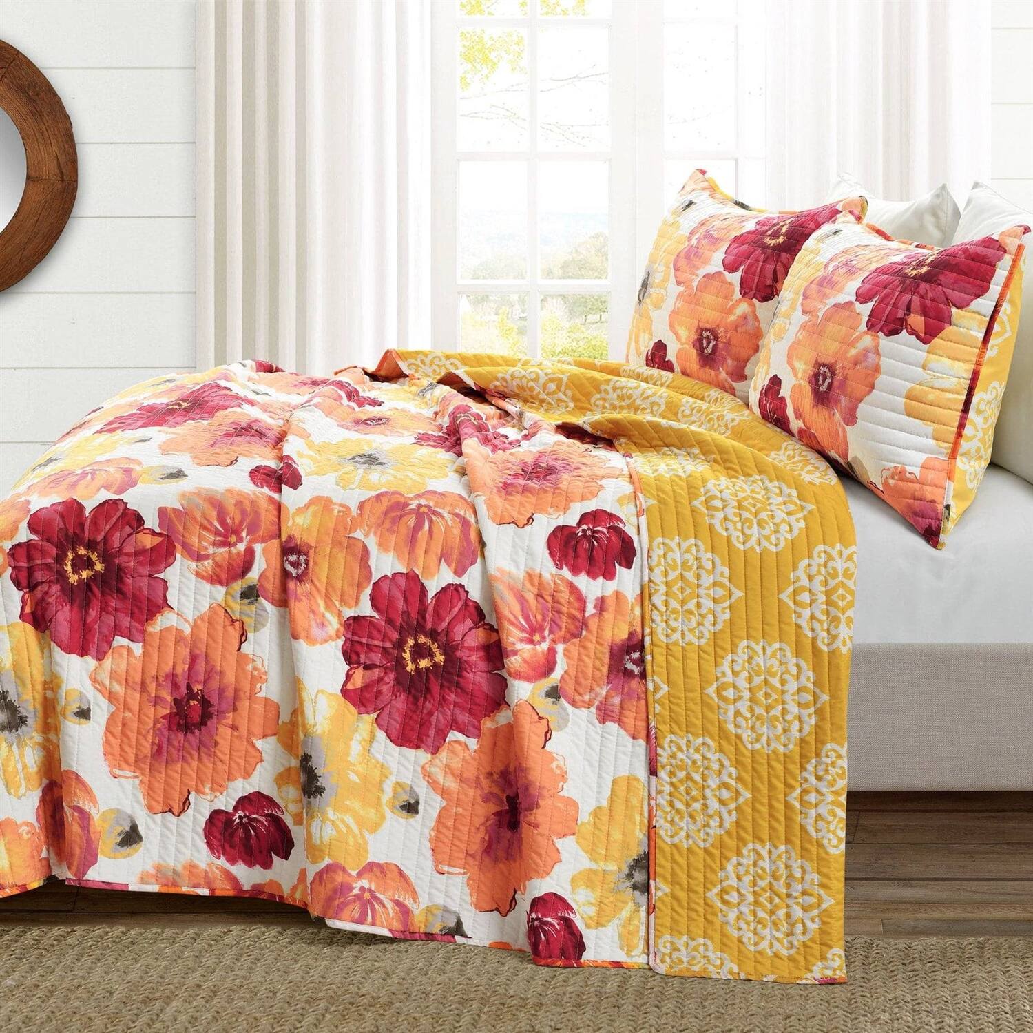 Left. Hivvago - Full/Queen Red Orange Flowers Lightweight Polyester Microfiber Quilt Set - Red ,Orange.