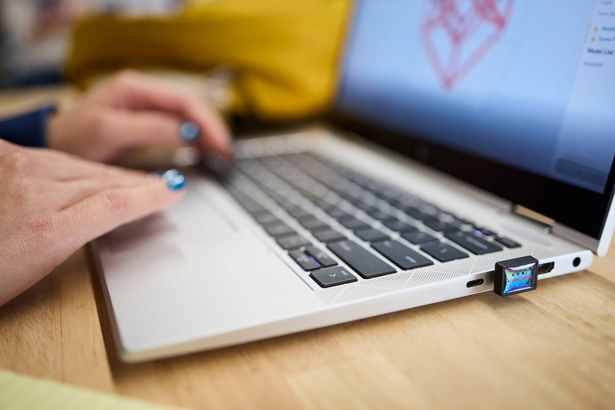 Alt View 4. SanDisk - Extreme Fit 256GB USB-C Flash Drive - black.