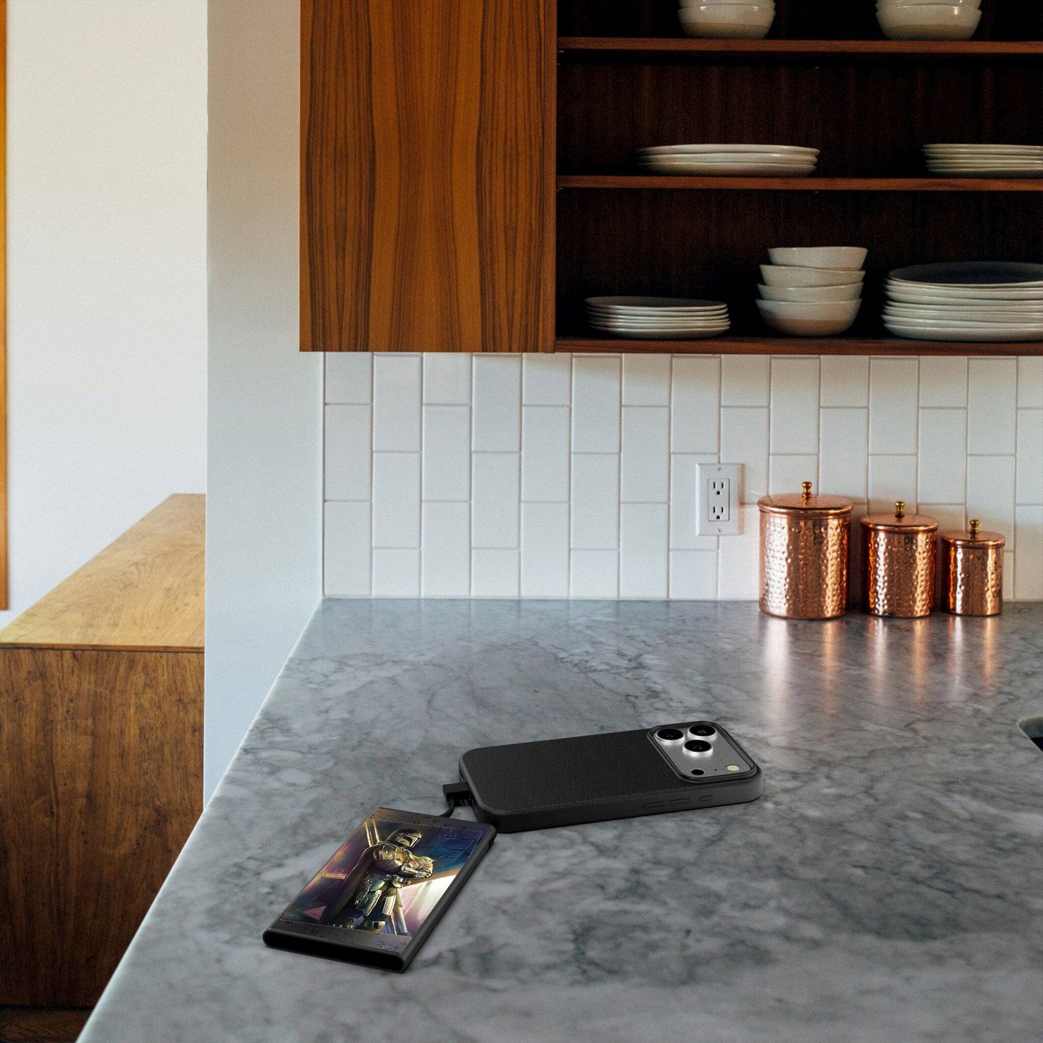 Back. Keyscaper - Star Wars: The Mandalorian Portrait 5000mAh Flat Powerbank - Din Djarin.