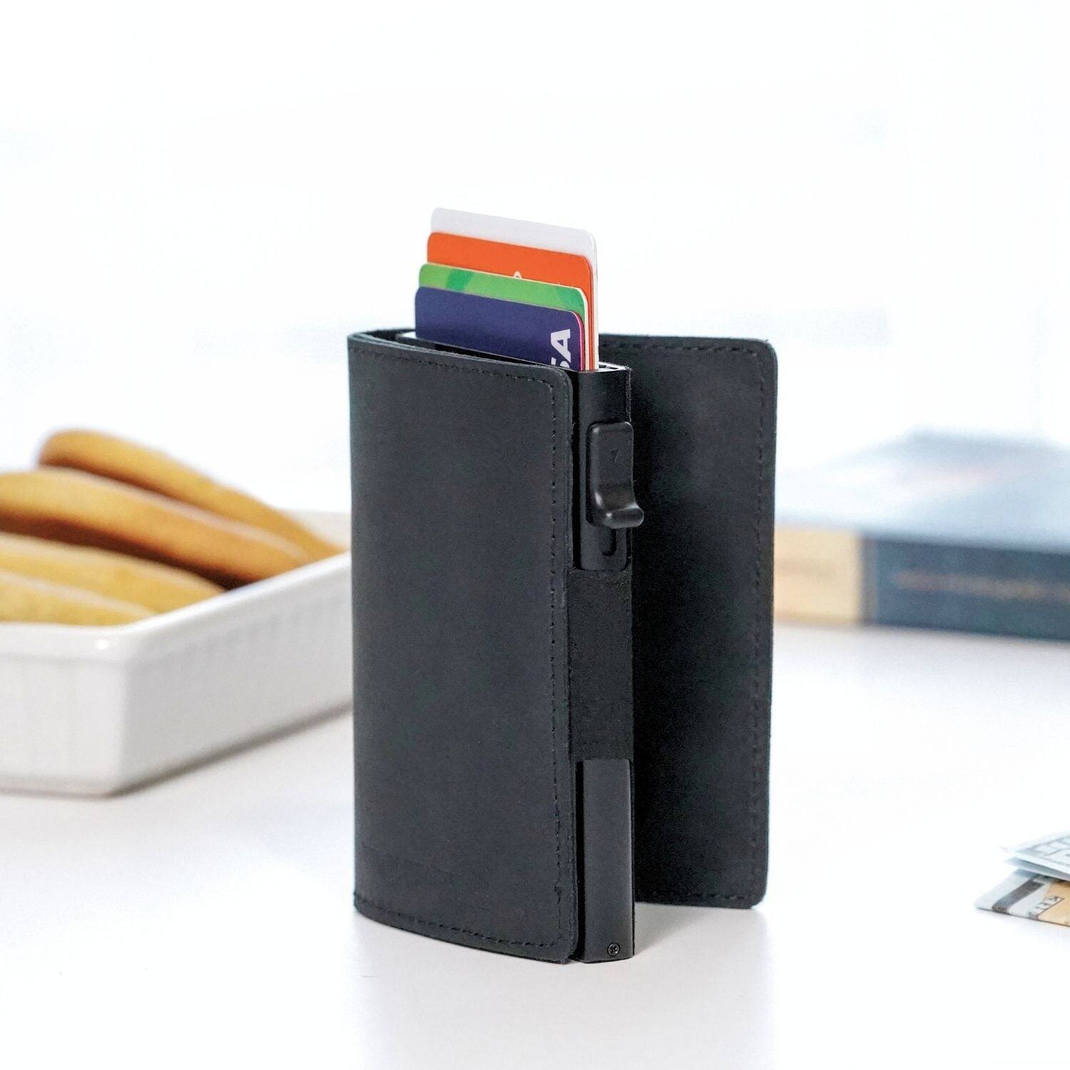 Alt View 4. Vionentus - Slim AirTag Wallet VN100 Elite - Dark Brown.