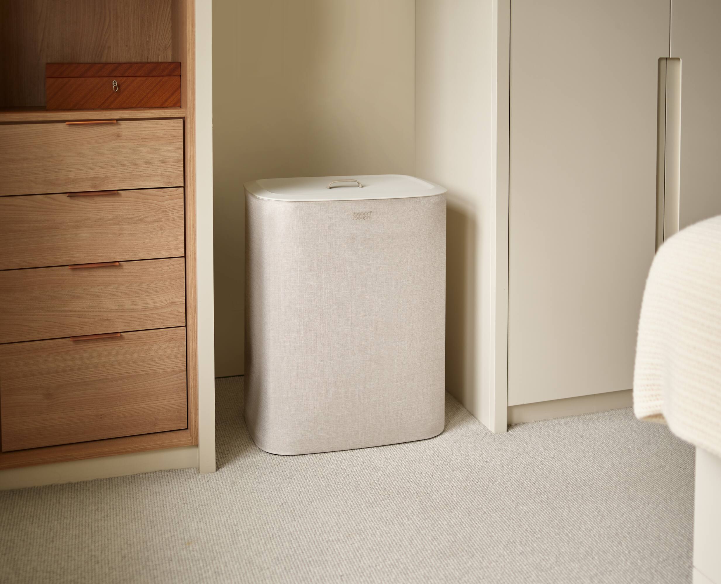 The text in the image is "B BOGORT KEn". It appears to be a mix of letters and numbers, possibly a code or a name.