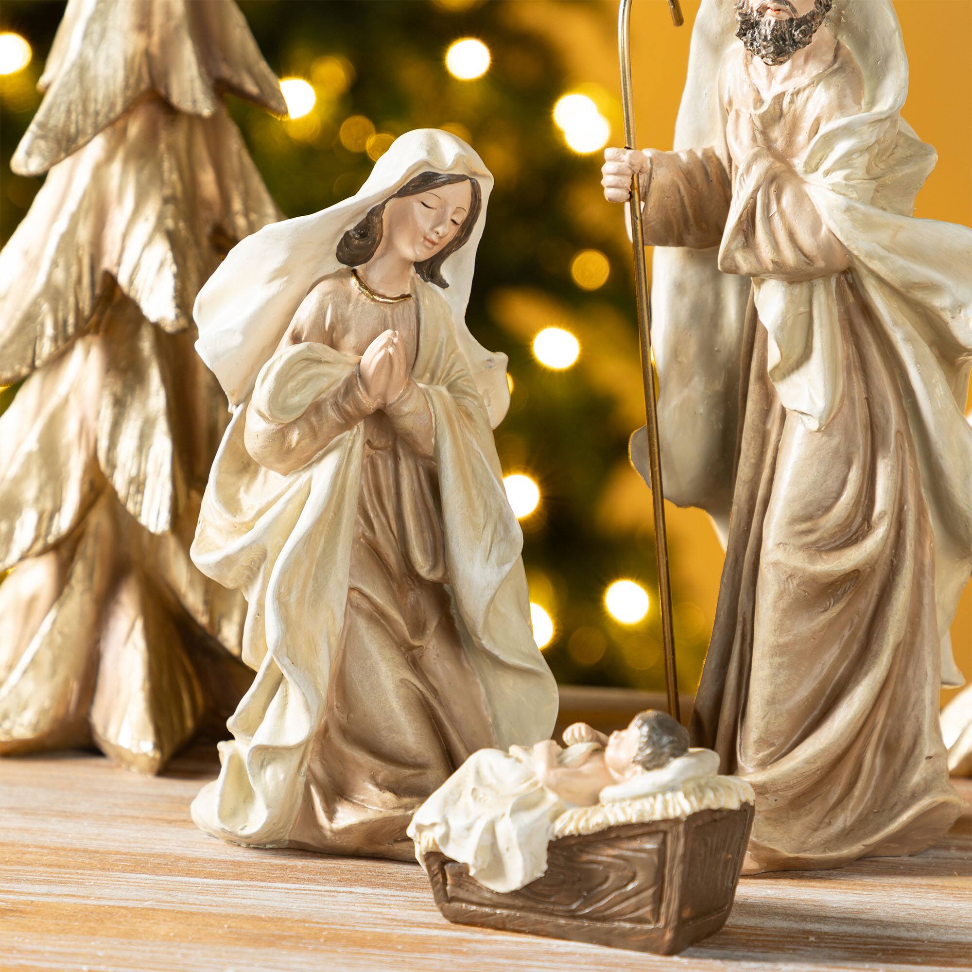 Alt View 5. Glitzhome - S/5 Resin Holy Family with Christmas Trees - Gold.