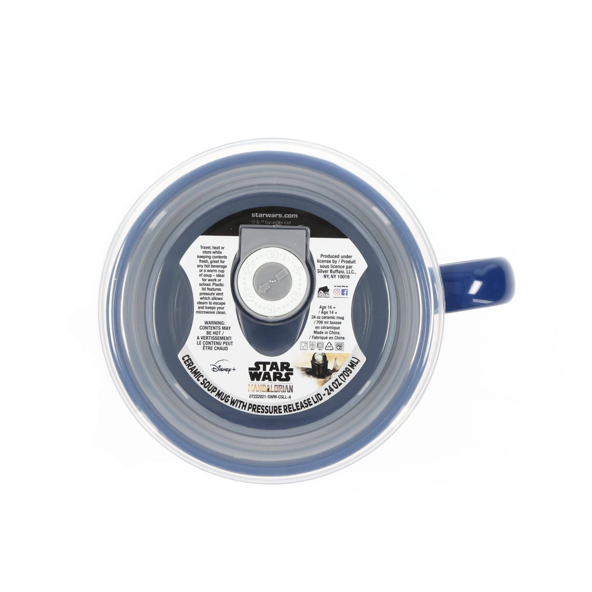 Sure, here is the corrected and grouped text from the image:

---

**starwars.com**

**Travel, heat or cold, this mug is perfect for your favorite beverage. Great for work or school.**

**Produced under license by Product Silver Buffalo, LLC.**

**WARNING: Contents may be hot.**

**VERTISSEMENT: Le contenu peut être chaud.**

**CERAMIC SOUP MUG WITH PRESSURE RELEASE LID - 24OZ (709ML)**

**STAR WARS MANDALORIAN**

**Disney+**

**24 oz ceramic mug with pressure release lid**

**Made in China**

**A0 Savel Teat - vtar u kpgeping - Produced ntar - ga fr - by Produit any - heverage - US Ilicence - - - - Sover Buffal C. - - ST NT 10018 - wos - V Plastic N n - f whie - vum . - - - - Ago 14 - - - Lge . as - - - WARNING il - Seosae CONTENTS MAN - cranique .e N 1 Made . a VERTISSEMENT Fabrique - Dhine u CONTENU
