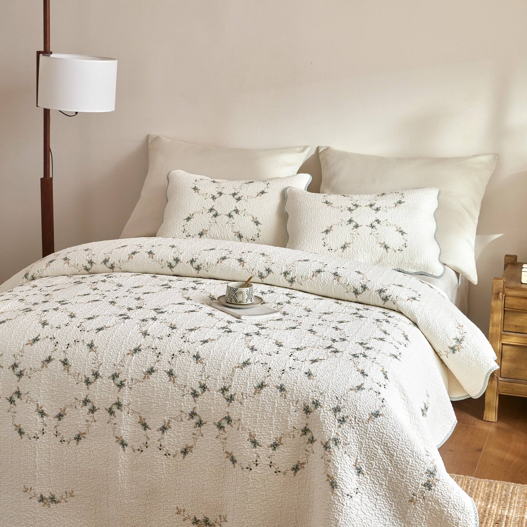 Angle. MarCielo - Marcielo 3 Pieces Soft Cream Cotton Quilt Bedspread Set European Cottage Style - White.