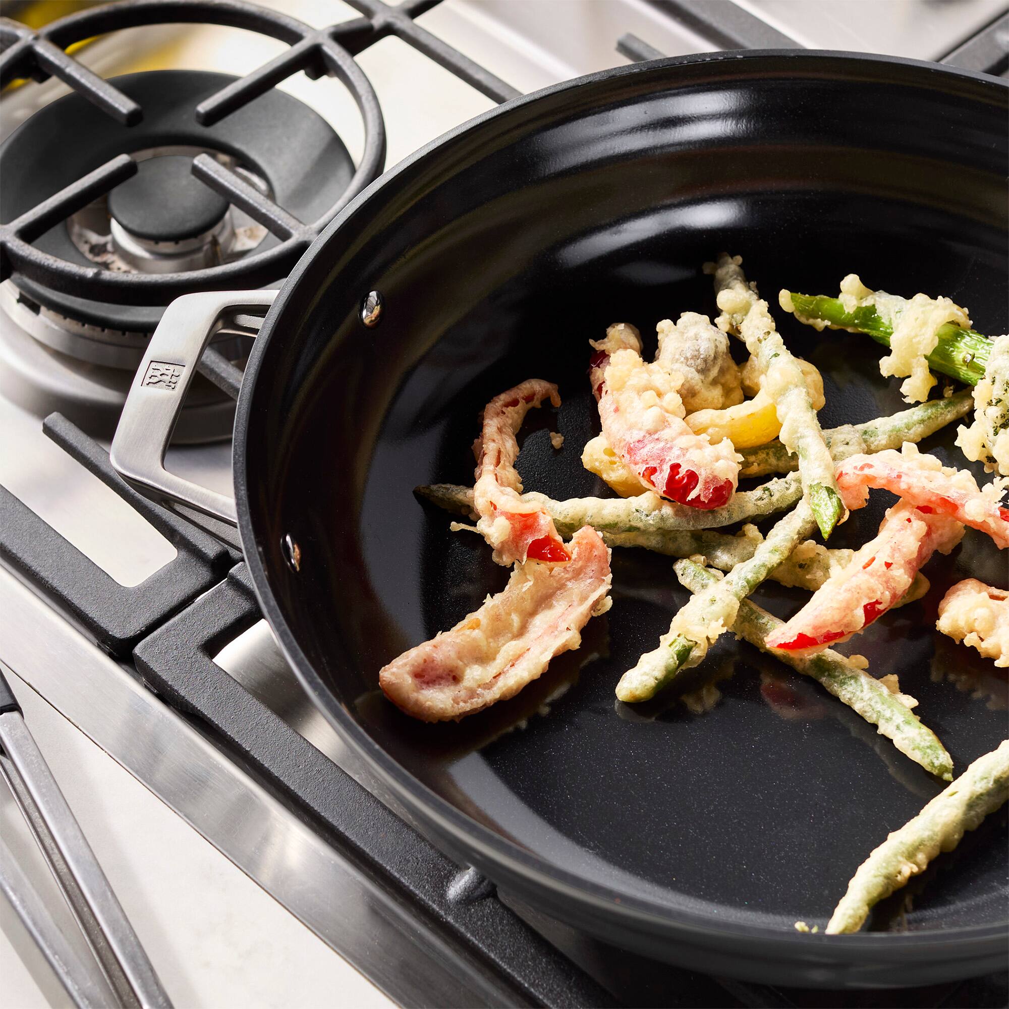 Alt View 3. ZWILLING - ZWILLING Motion Ceramic Hard Anodized 5-qt Aluminum Nonstick Deep Fryer. - Black.