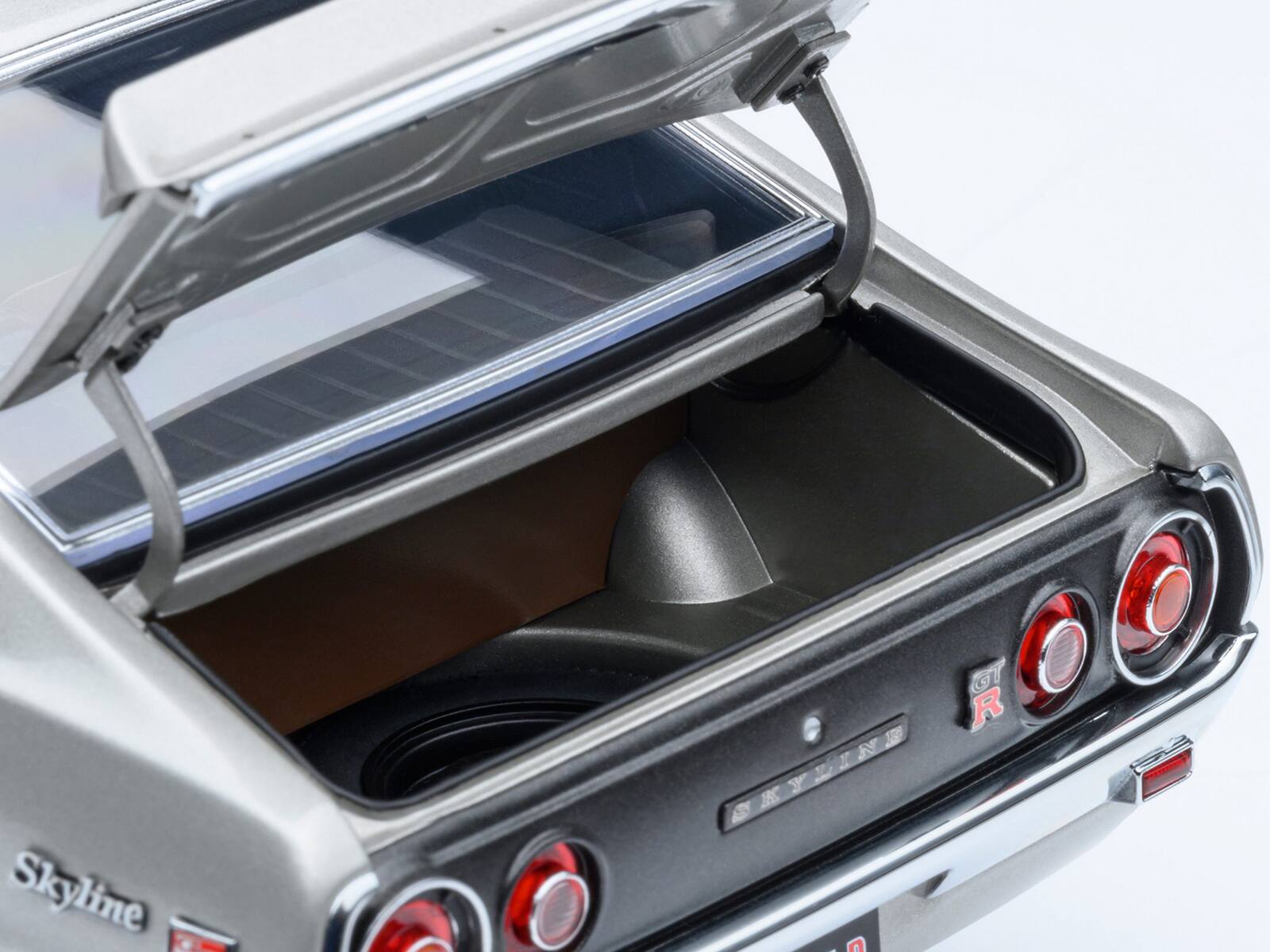 Skyline GT-R  
SKYLINE