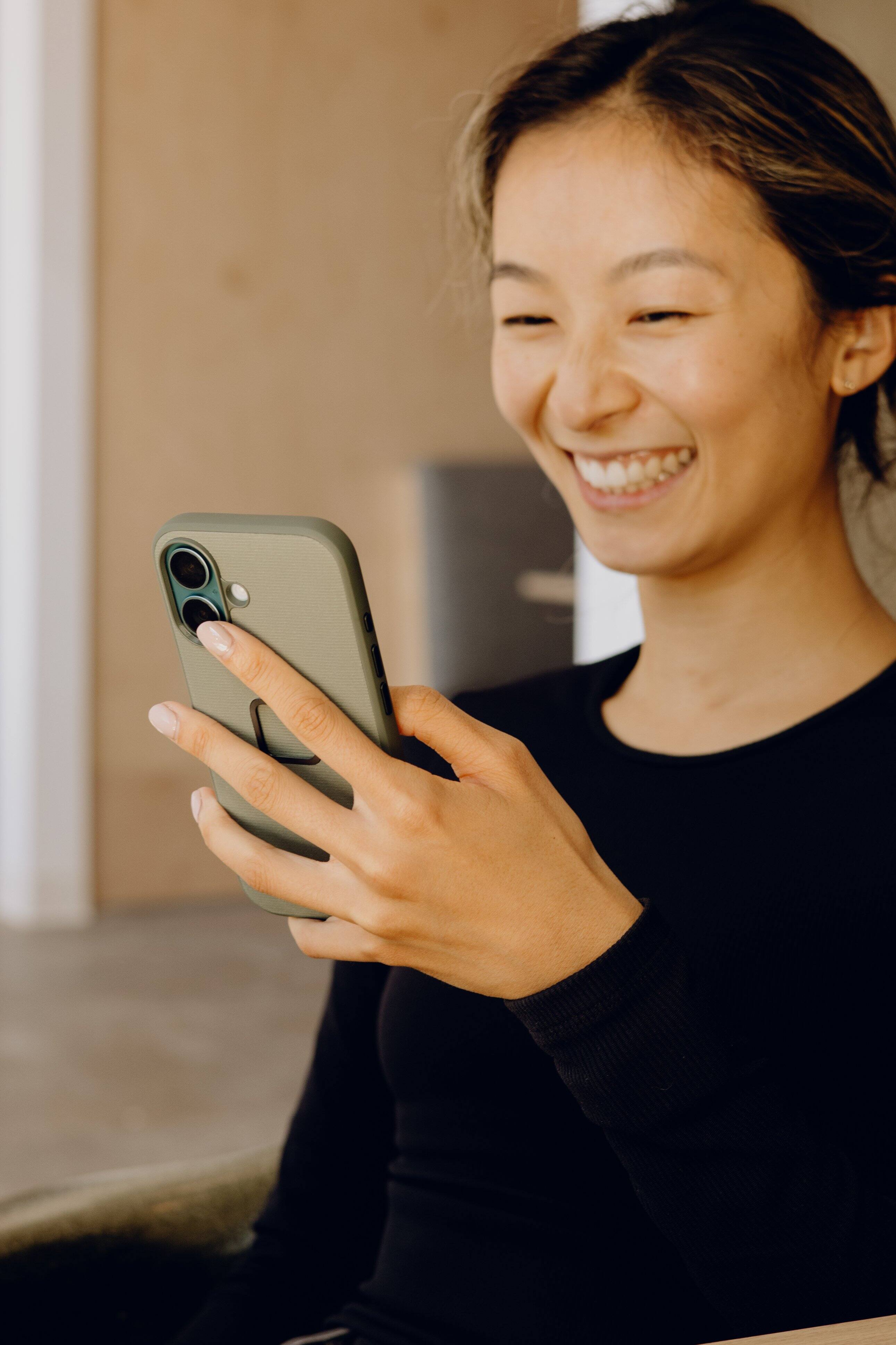 Alt View 4. Peak Design - Everyday Fabric Case for iPhone 16 Plus - Sage.