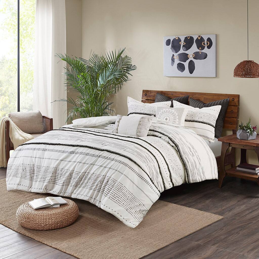 Alt View 1. Gracie Mills - Gracie Mills Hogan Boho Chic Cotton Duvet Cover Set with Tassels - Black/White.