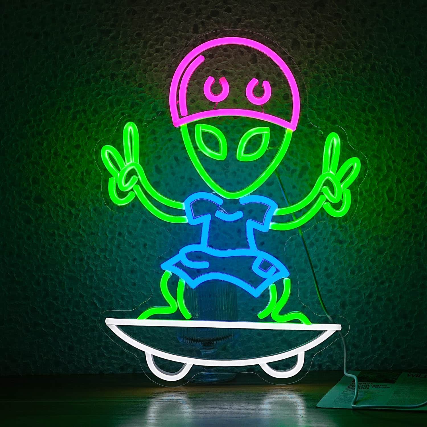 Auledio - Skateboarding Aliens Neon Sign Aliens Led Neon Light for Wall Decor USB Cool Aliens Light Sign for Game Room - Multicolor