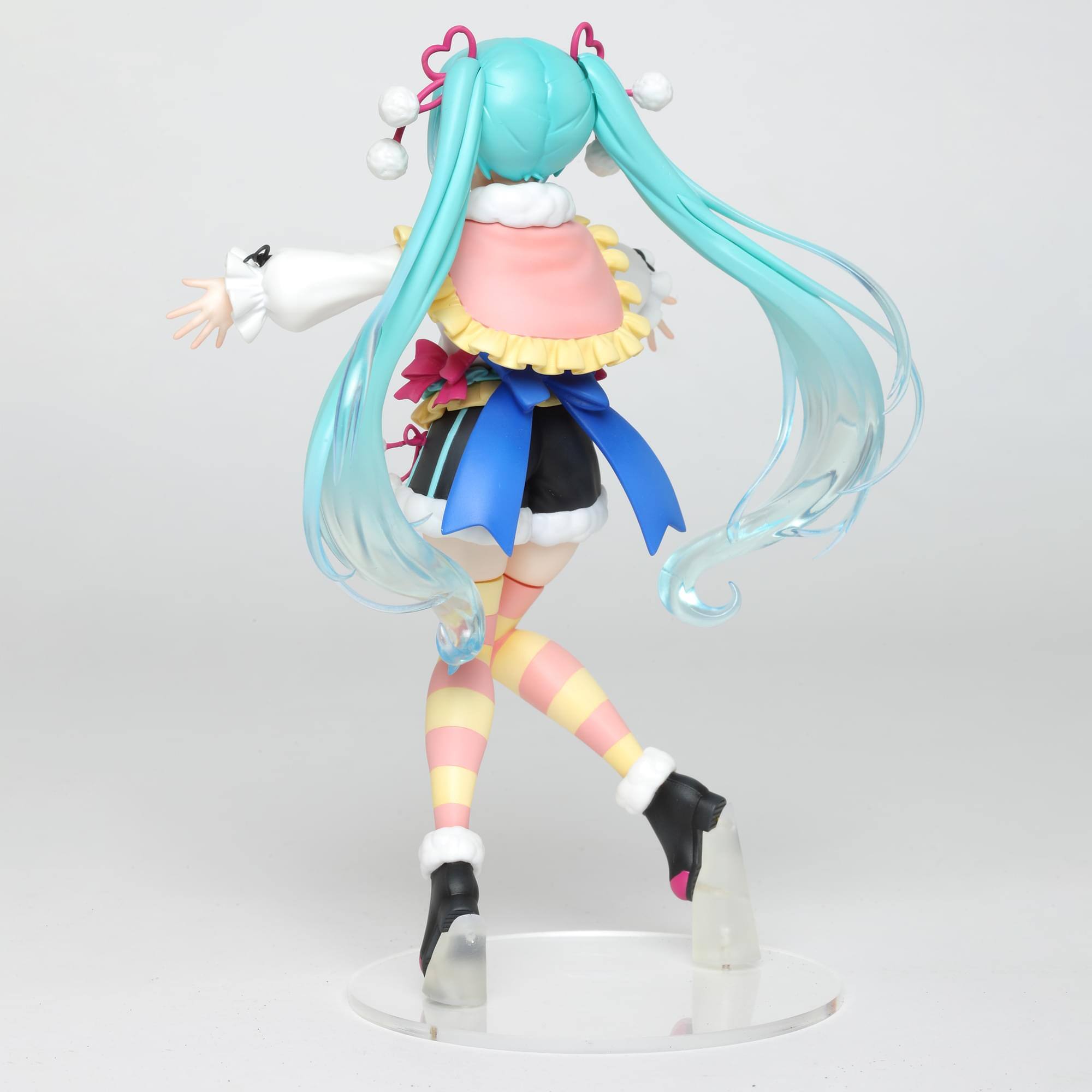 Alt View 2. Taito - Vocaloid Hatsune Miku Figure | Winter Image Version - Multi-Color.
