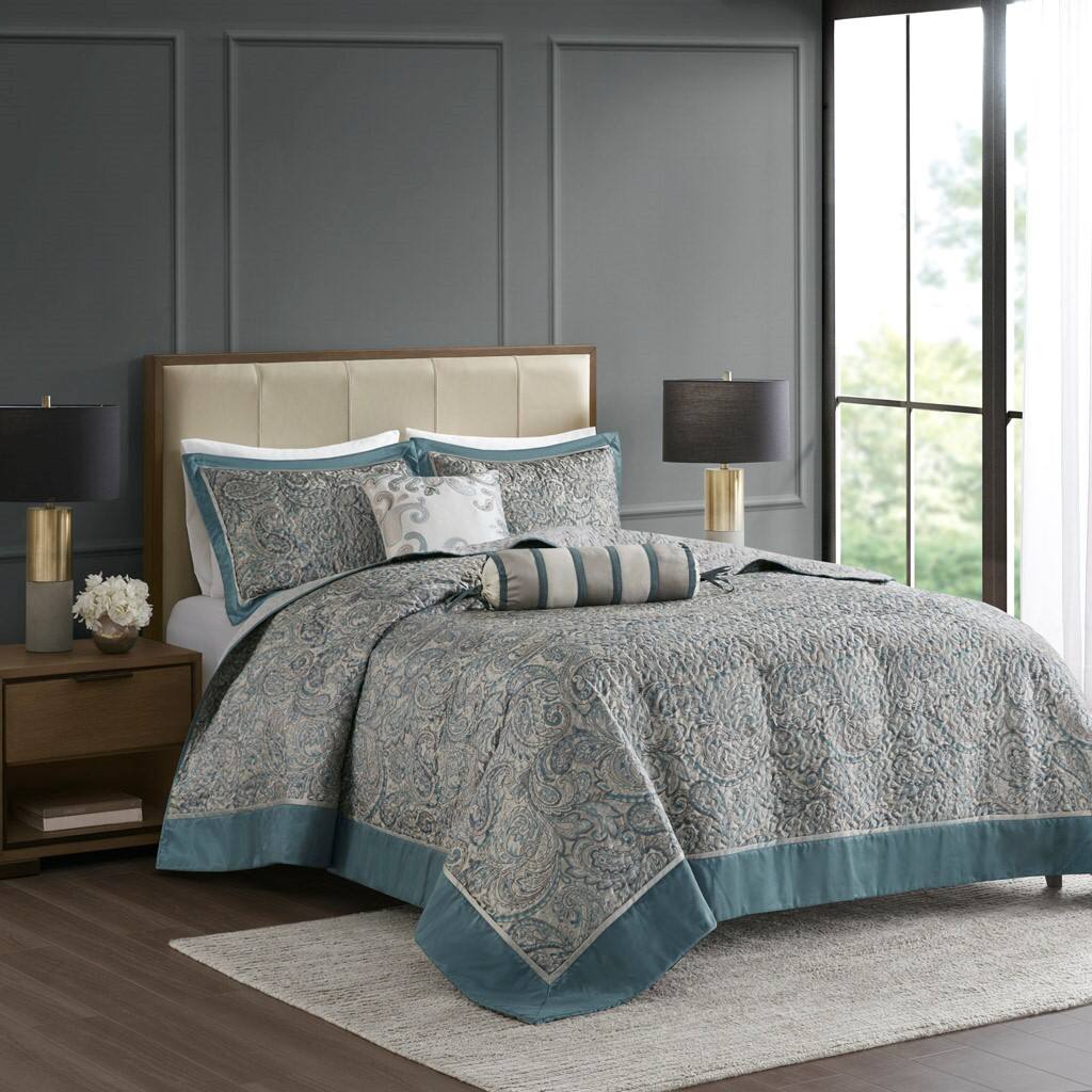 Alt View 1. Gracie Mills - Gracie Mills Thornton 5-Piece Reversible Jacquard Bedspread Set with Throw Pillows - Teal.