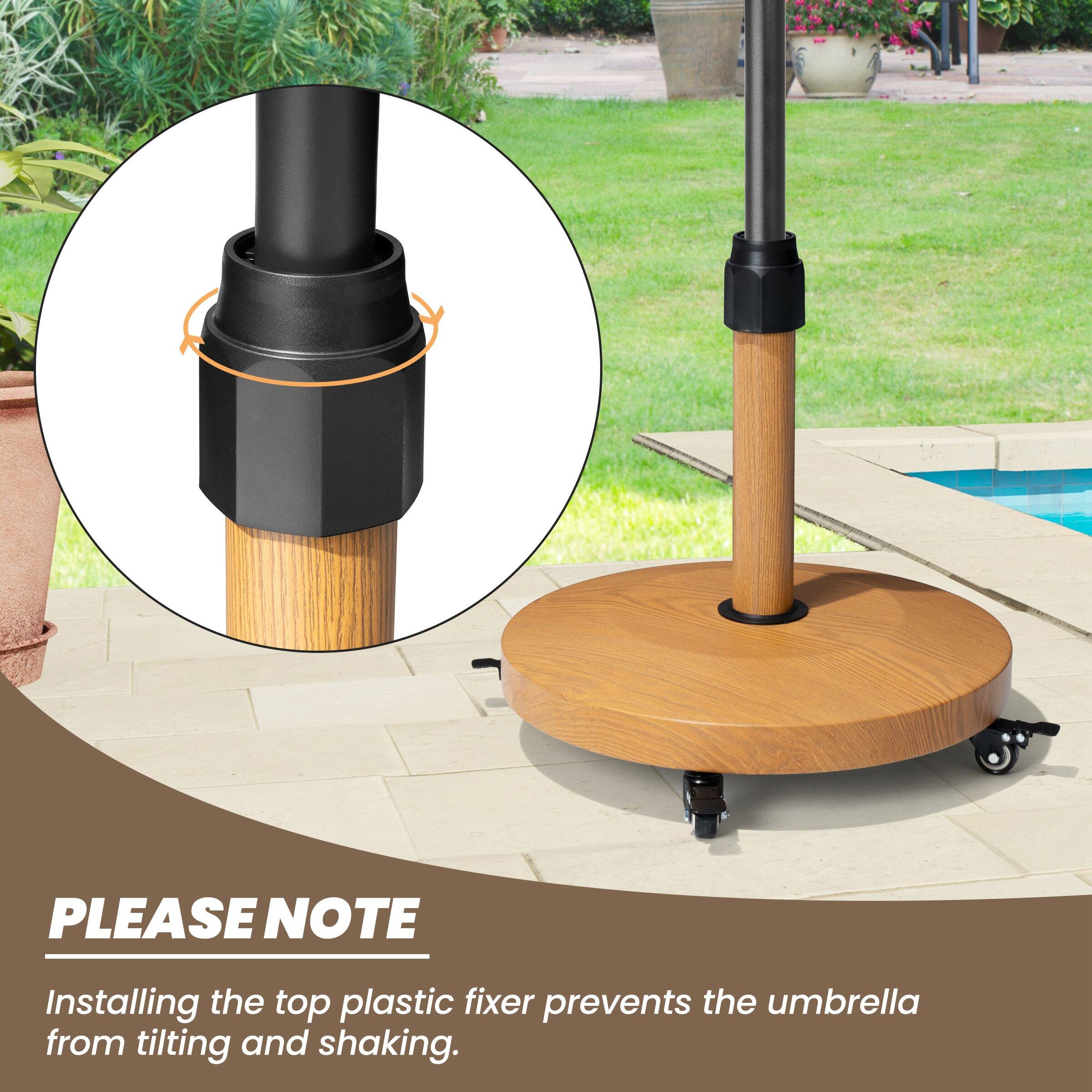 PLEASE NOTE  
Installing the top plastic fixer prevents the umbrella from tilting and shaking.
