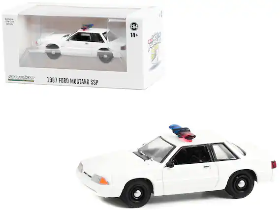 Contains: 1 Die-Cast Vehicle
1:64
14+
HOT PURSUIT
GREENLIGHT
1987 FORD MUSTANG SSP