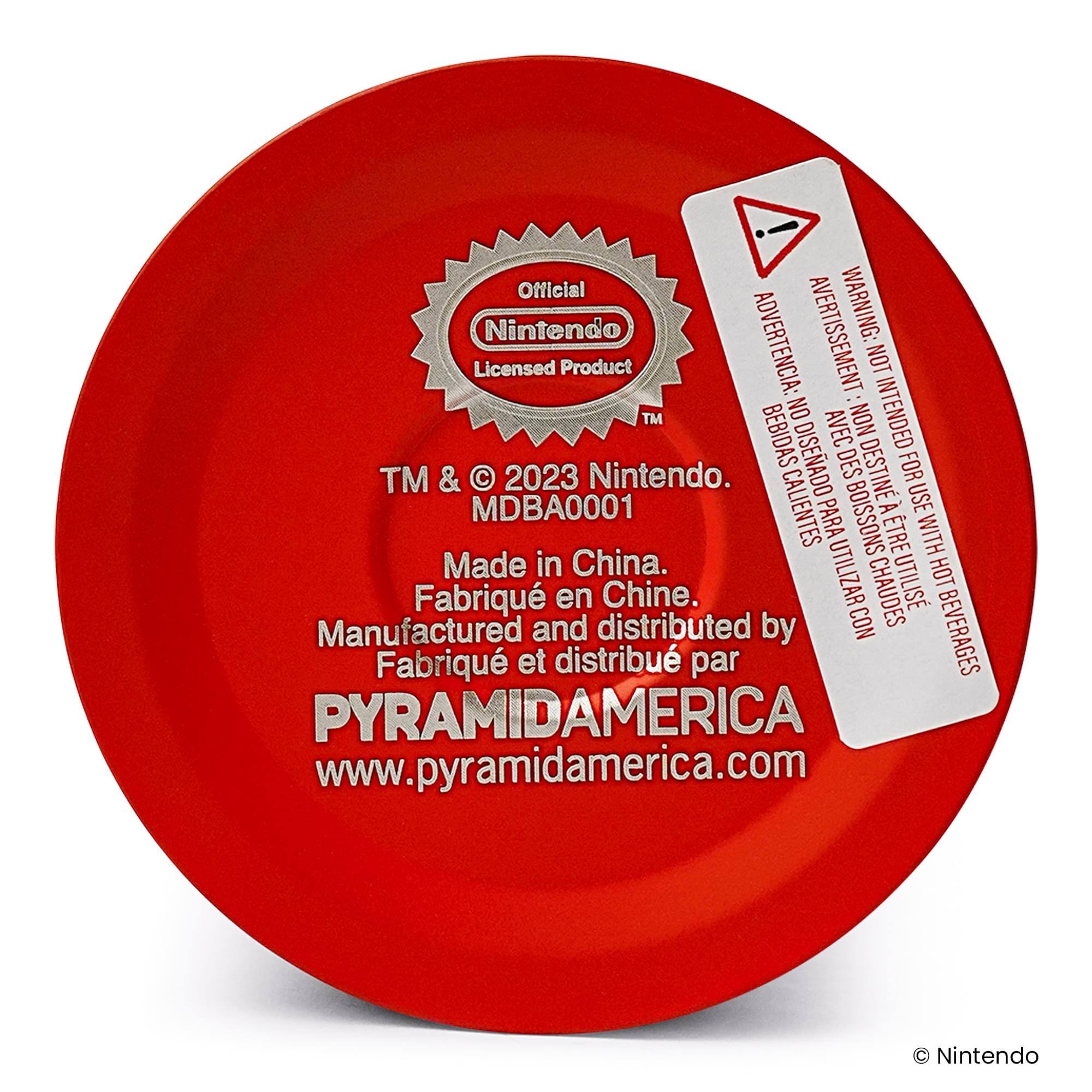 Official Nintendo  
Licensed Product  

TM & © 2023 Nintendo.  
MDBA0001  

Made in China.  
Fabricué en Chine.  
Manufactured and distributed by  
Fabriqué et distribué par  
PYRAMIDAMERICA  
www.pyramidamerica.com  

ADVERTENCIA: AVERTISSEMENT WARNING:  
Licensed Product NOT INTENDED FOR USE WITH HOT BEVERAGES  
NO DESTINÉ À ÊTRE UTILISÉ AVEC DES BOISSONS CHAUDES  
NO INTENDED USE WITH HOT BEVERAGES