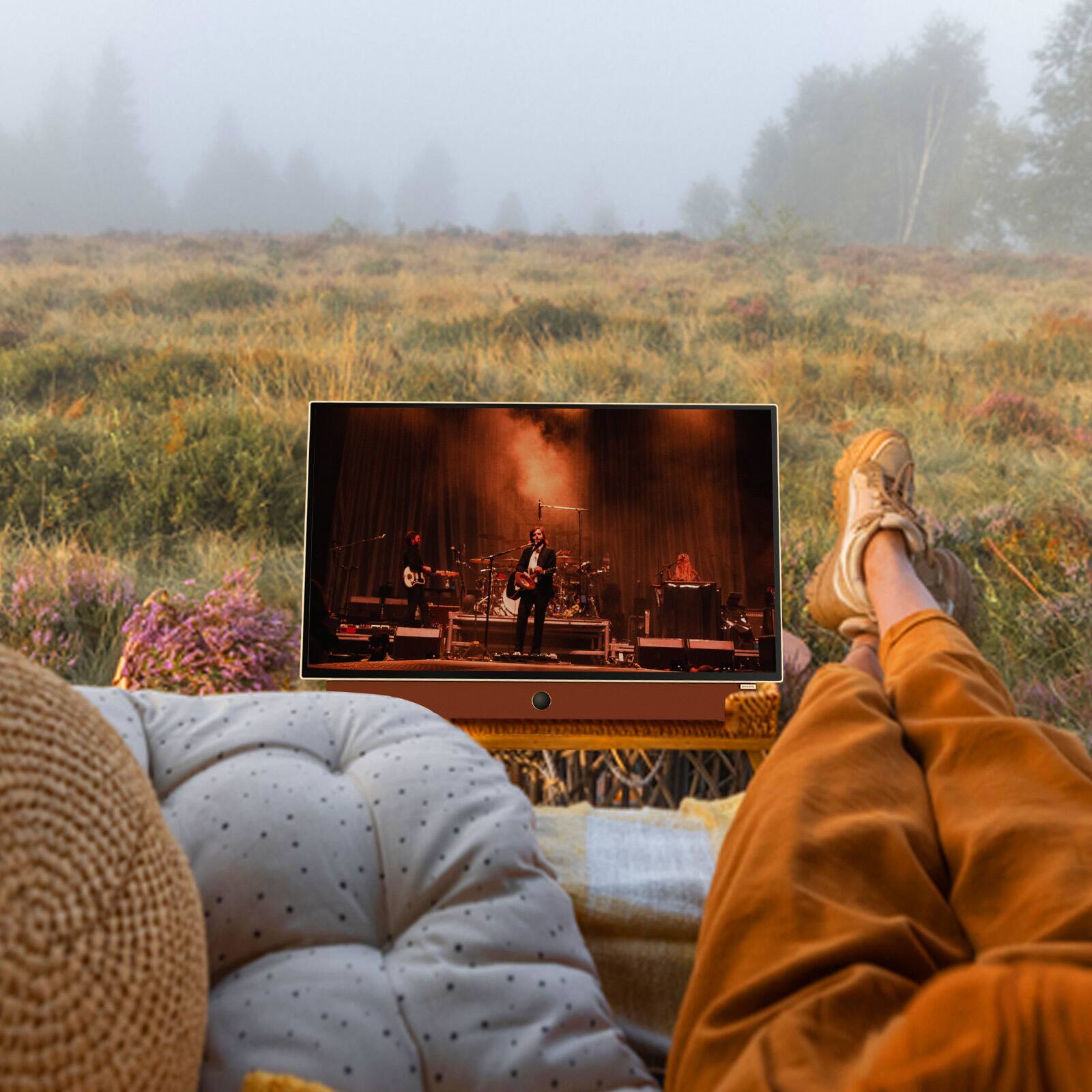 Alt View 6. SKYWORTH - Portable 24" LED Full HD Battery Powered Smart Google TV (2024).