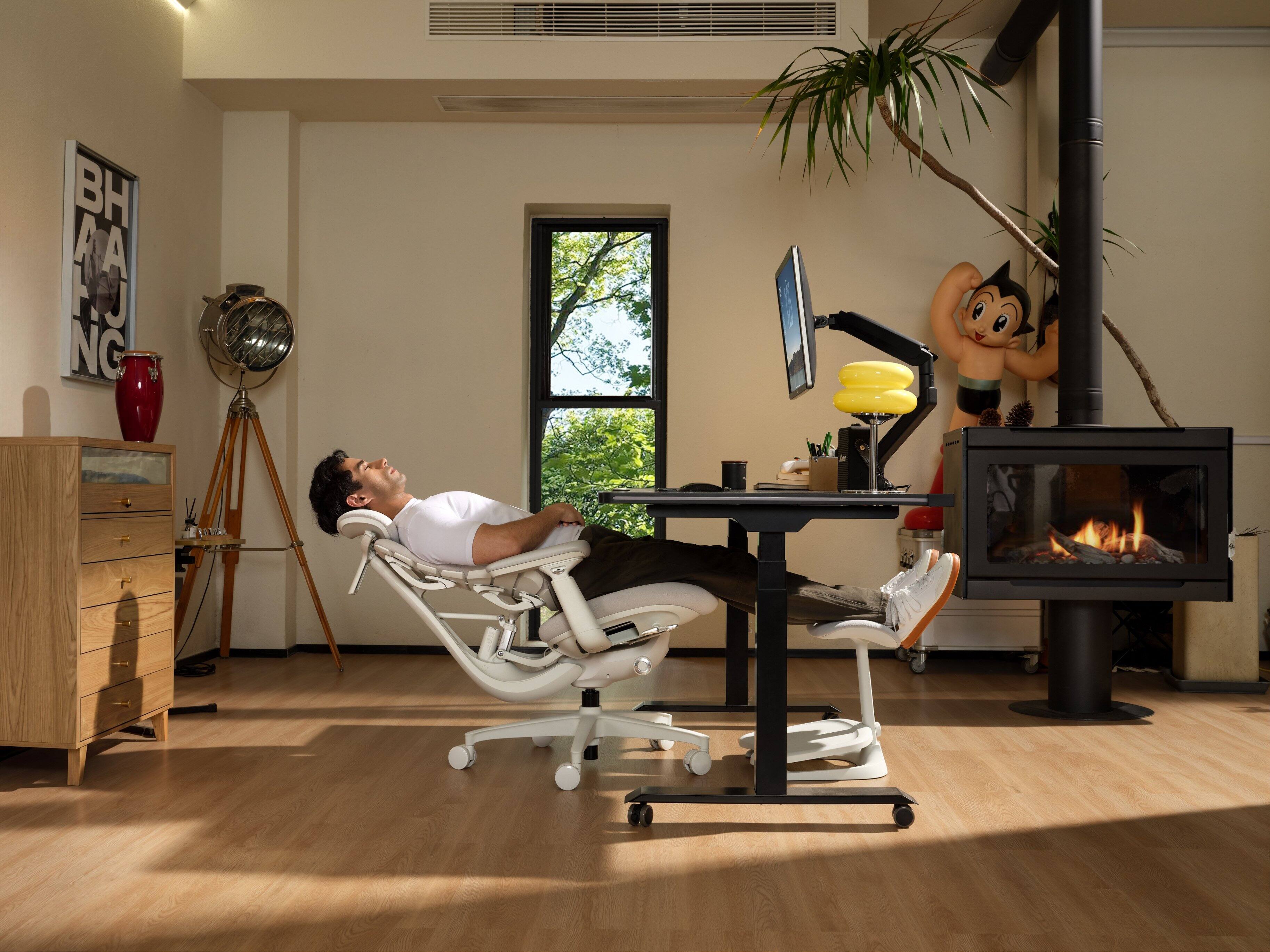 Alt View 3. LiberNovo - Omni Gen-Dynamic Ergonomic Chair-Extended Seat 48cm - Glacier.
