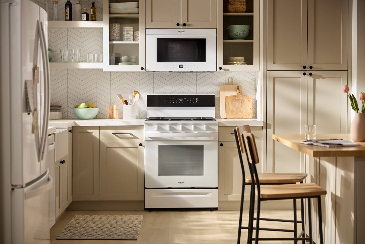 Alt View 19. Whirlpool - 5.0 Cu. Ft. Smart Freestanding Gas Range with Air Cooking Technology, No Preheat Air Fry and Steam/Self Clean - White.