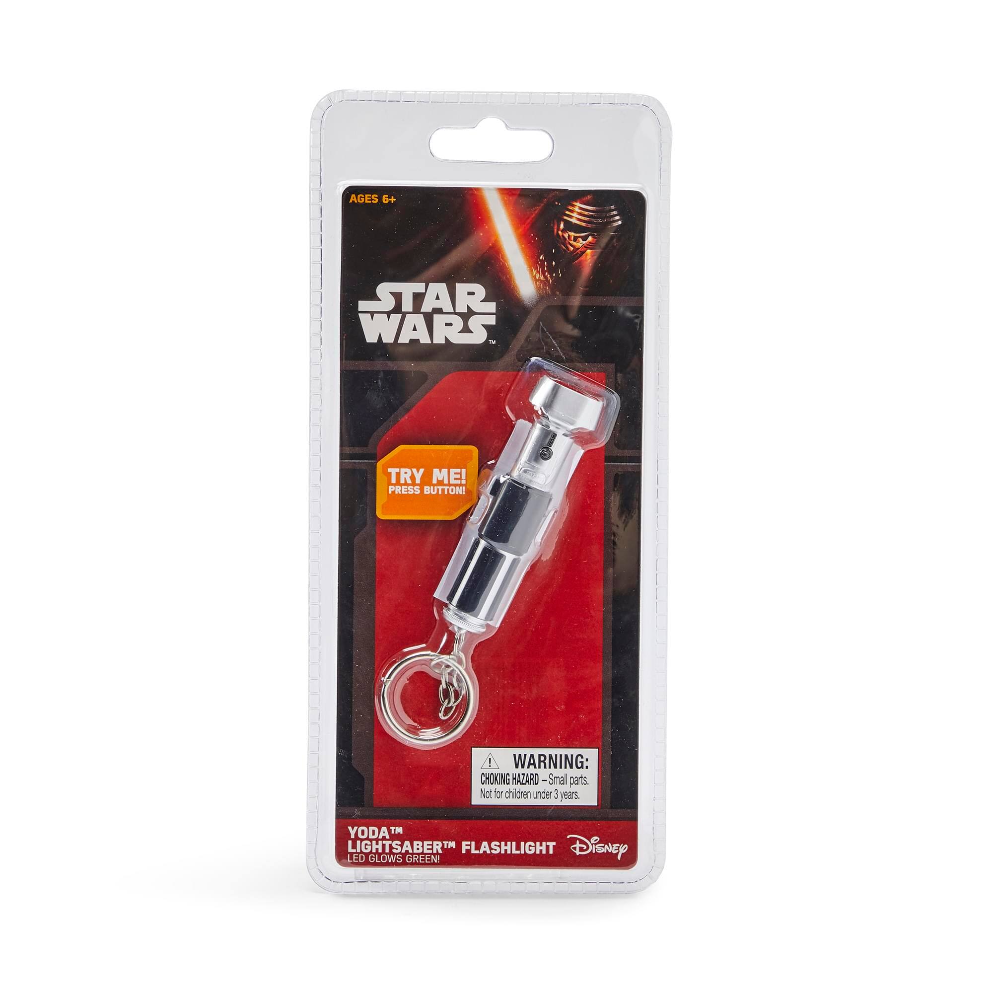 AGES 6+  
STAR WARS  
TRY ME! PRESS BUTTON!  

WARNING: CHOKING HAZARD - Small parts. Not for children under 3 years.  

YODA™ LIGHTSABER™ FLASHLIGHT  
LED GLOWS GREEN!  

Disney