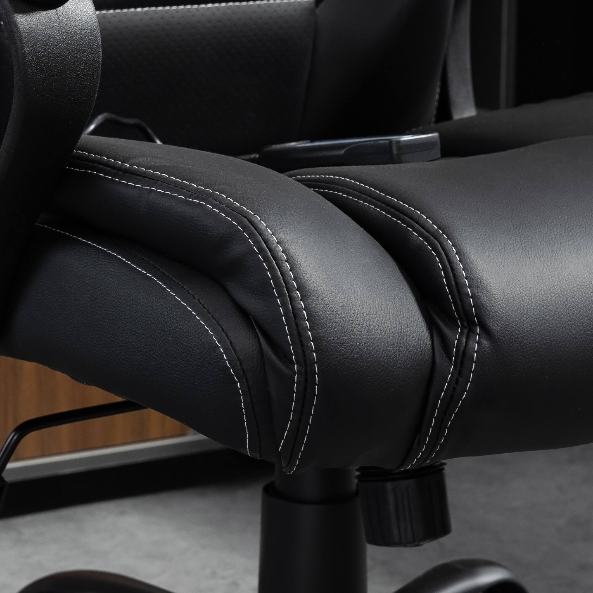 Alt View 5. Vinsetto - Ergonomic Massage Office Chair with 6-Point Vibration - black.