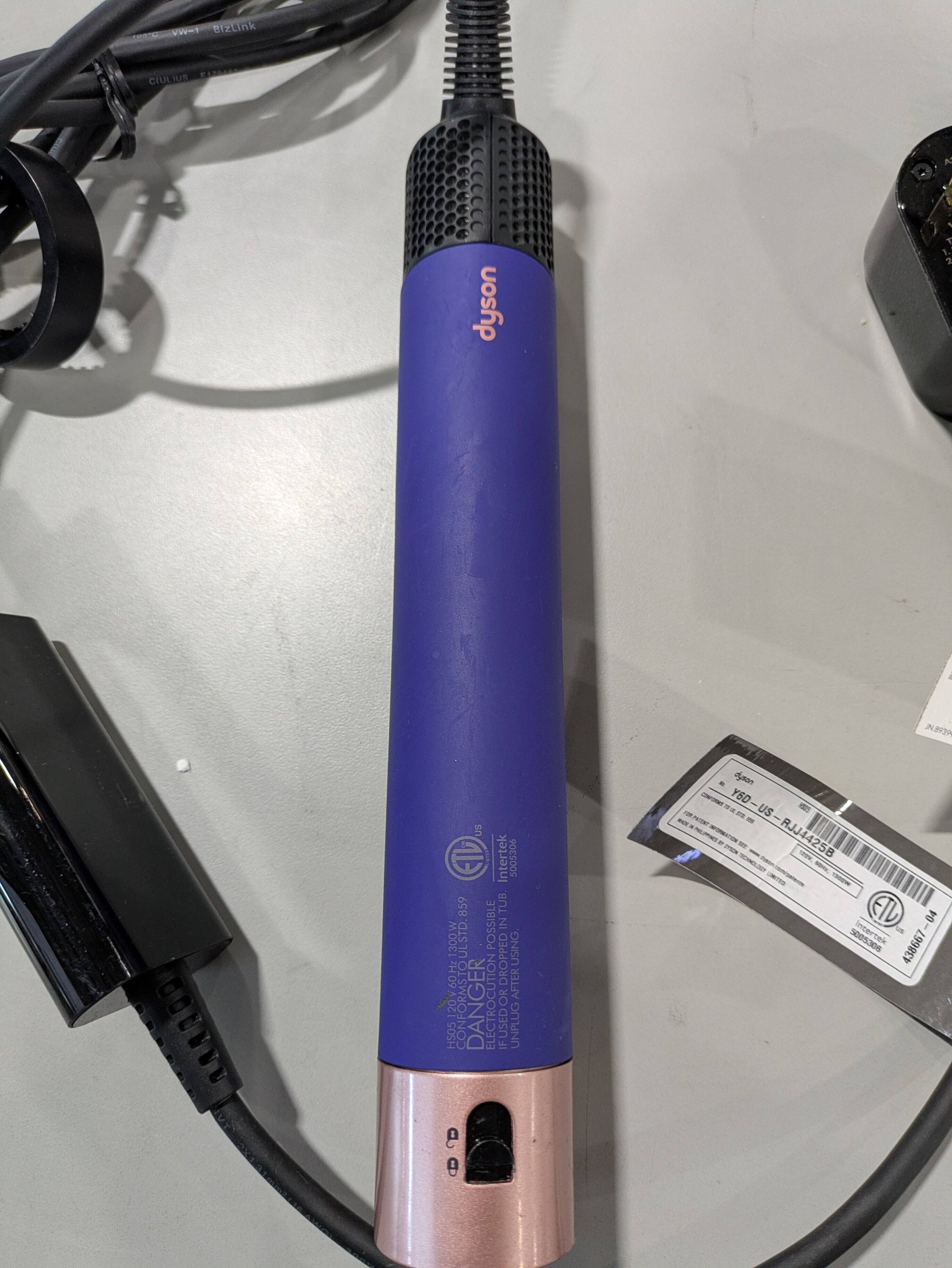 dyson  
Y180_US  
RL11425B  
Intertek 5005306  
859  
TUB POSSIBLE IN 1300W  
ULSTD  
OH  
DROPPED AFTER USING  
20V  
DANGER ELECTROCUTION  
FUSED OR UNPLUG HS05  
ETD 04  
Us - 438667 A 9