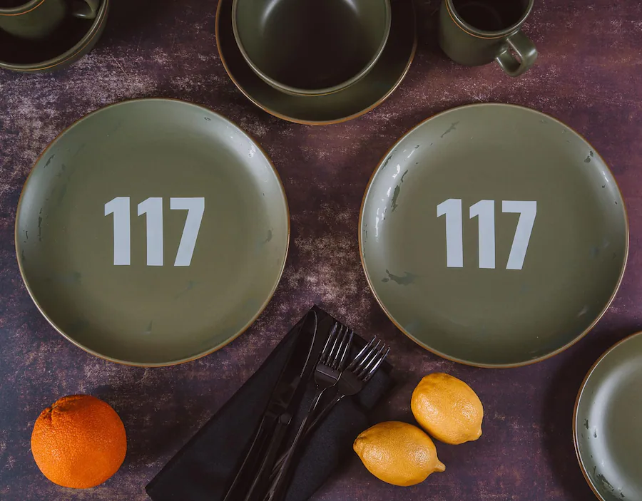 Chief Tableware Halo Master Chief 117 Stoneware 8 Piece Dinnerware Set | Plates, Bowls ...