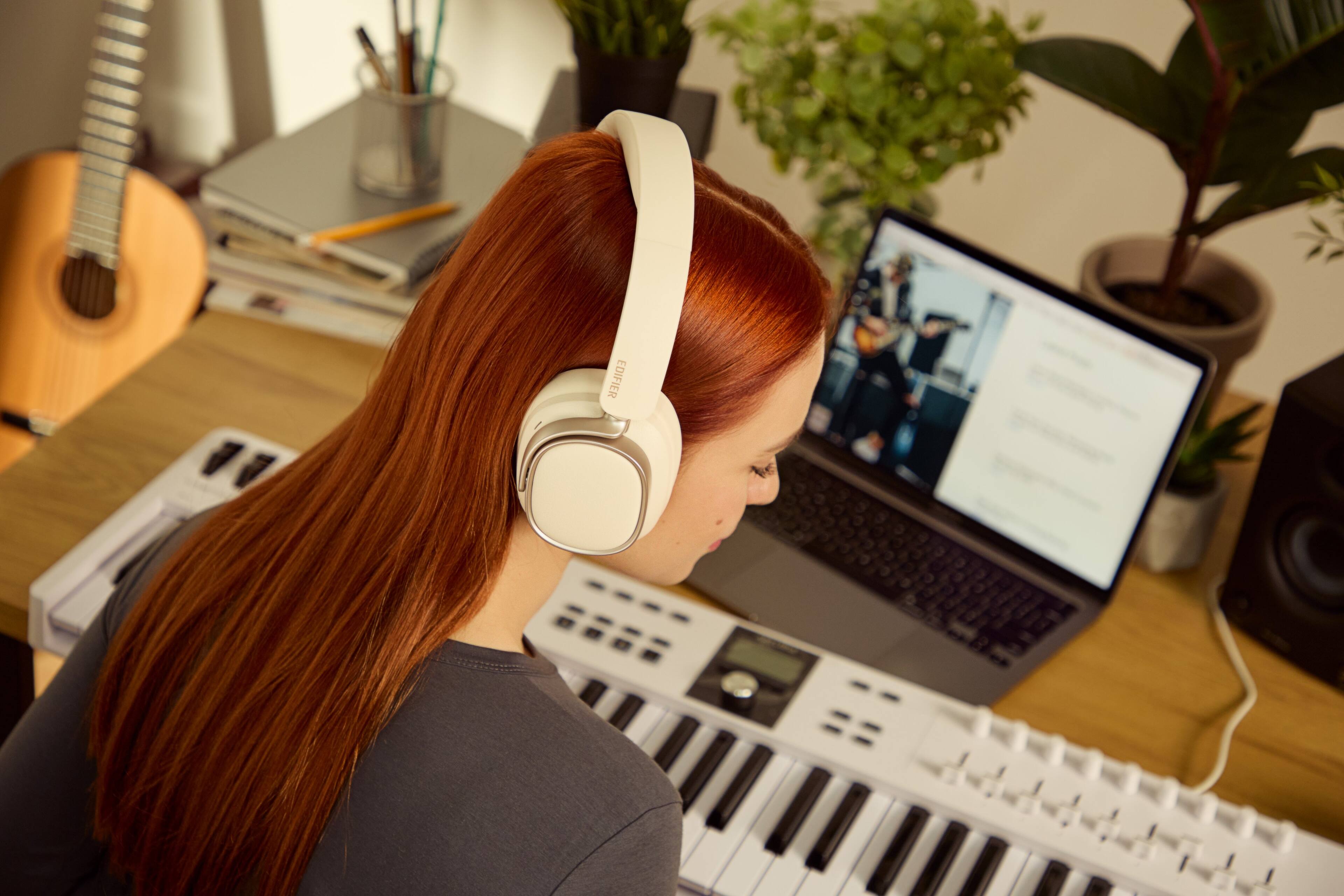 Left. Edifier - ES850NB Active Noise Cancelling Headphones - Ivory.