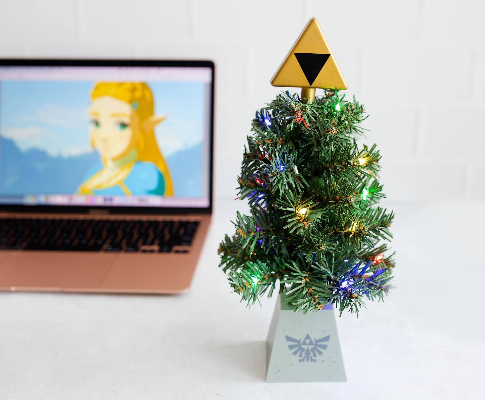 Alt View 4. Halo - The Legend of Zelda Triforce LED USB-Powered Light-Up Desktop Holiday Tree - Green.