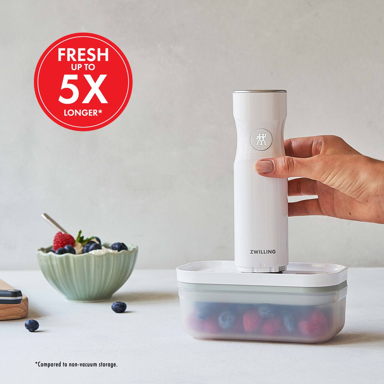 FRESH UP TO 5X LONGER*  
30 m ZWILLING  
*Compared to non-vacuum storage.