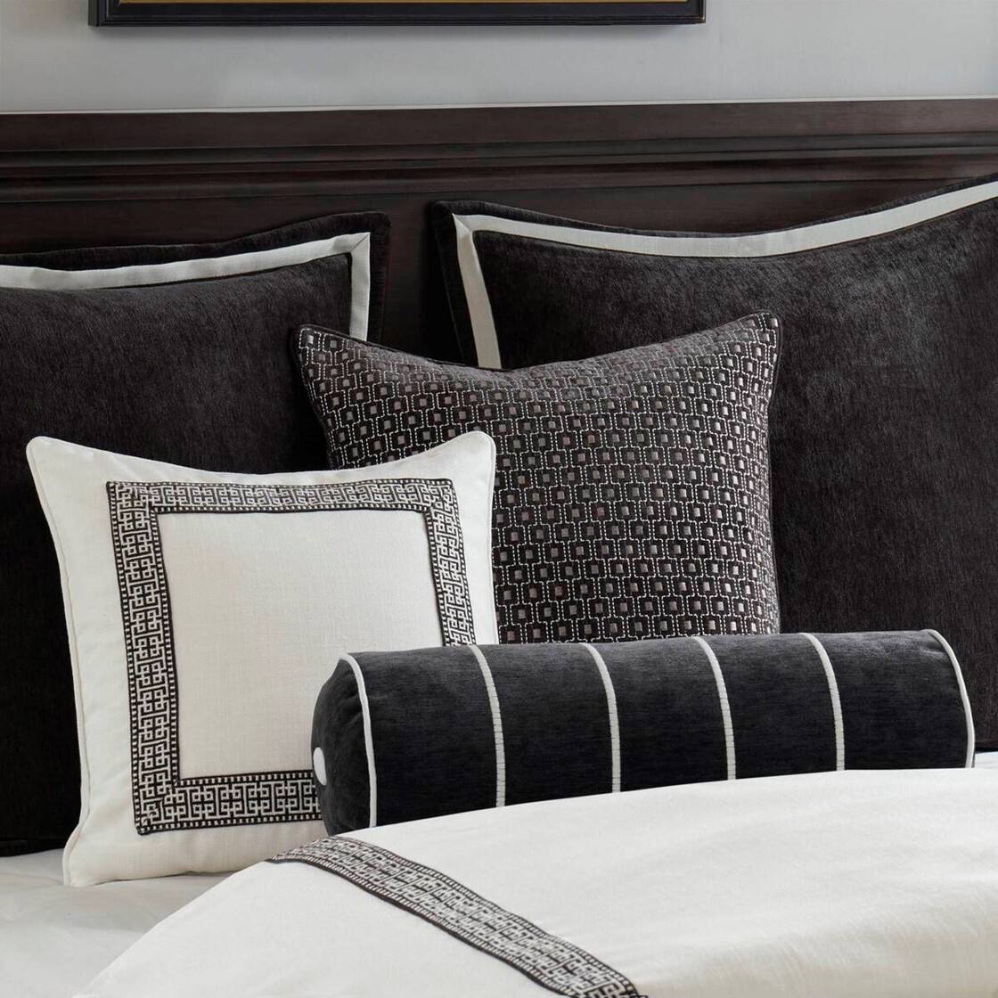 Alt View 3. Gracie Mills - Gracie Mills Ambrose 8-Piece Oversized Comforter Set - Black/White.