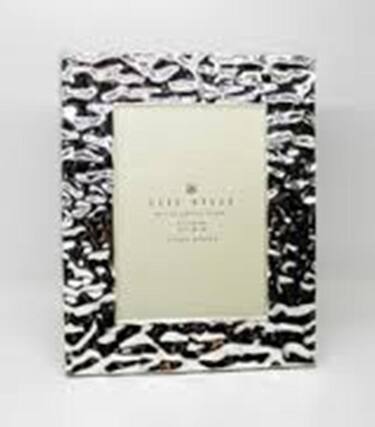 Front. Jiallo - Silver Plated 4x6" Frame, Crinkled Border - Silver.