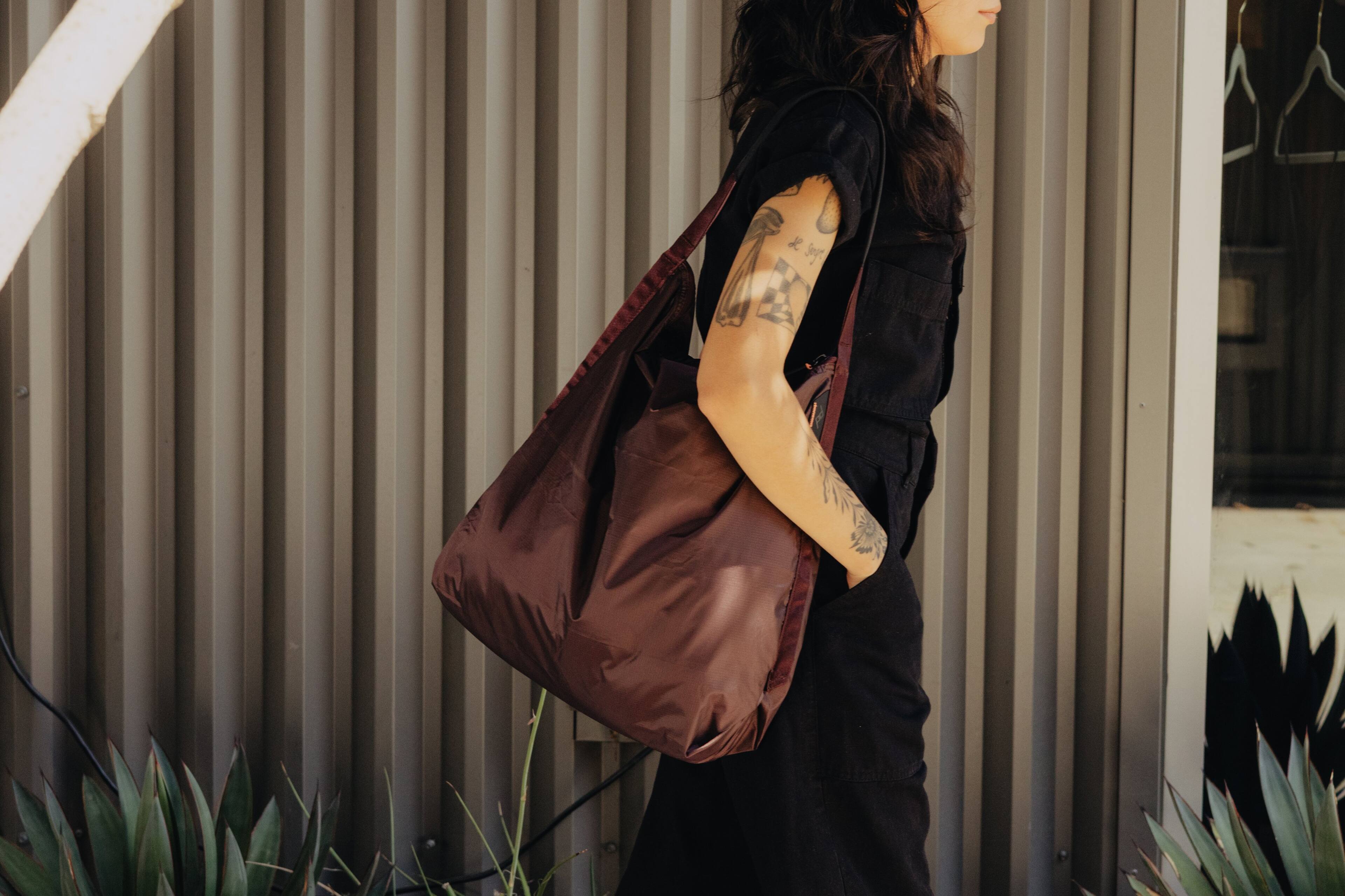 Left. Peak Design - Packable Tote - Eclipse.