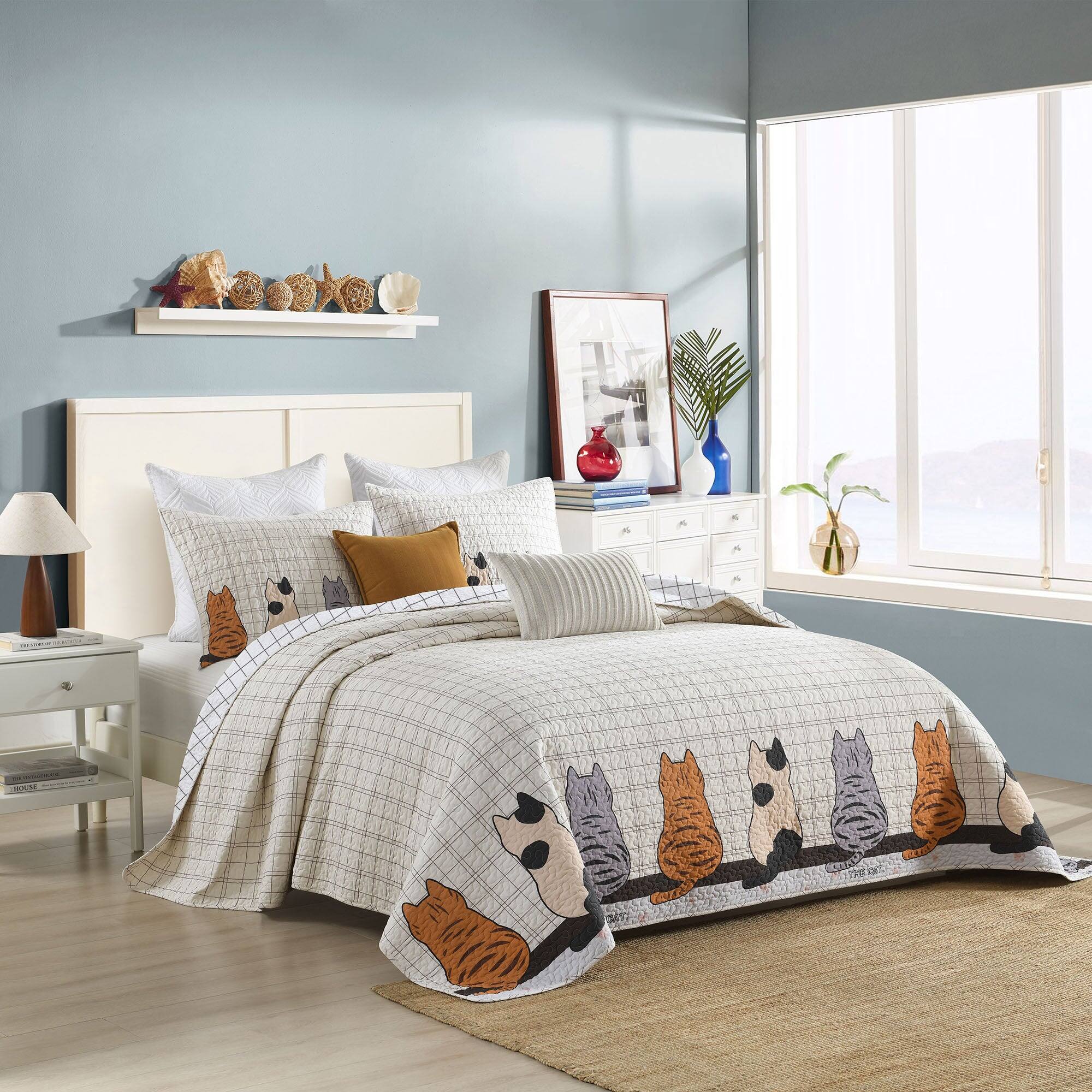 Angle. MarCielo - MarCielo 3-Pieces Cat Silhouette Checkered Quilt Bedspread Set - Multicolored.