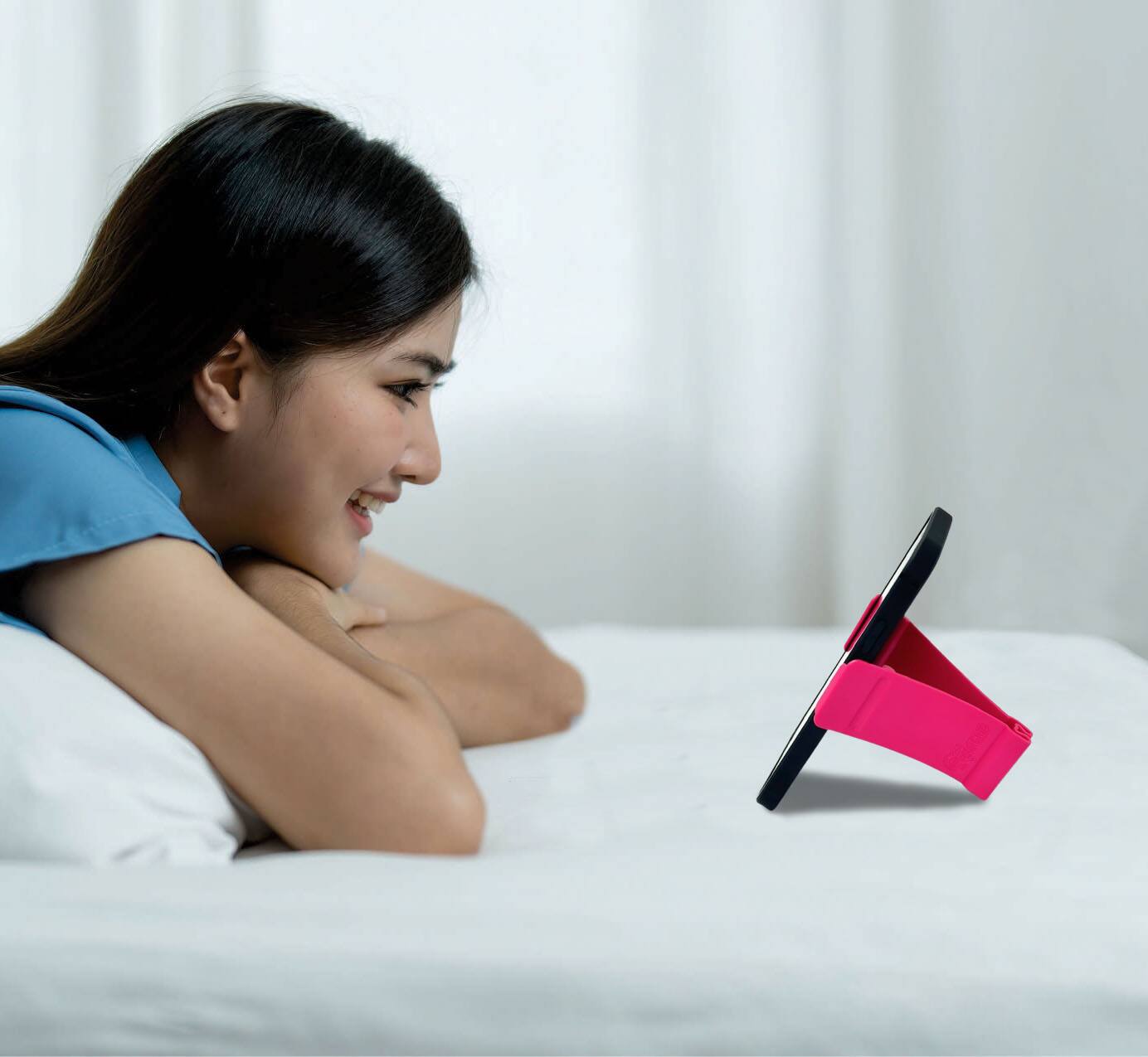 Left. GoBrands - GatorGrip Phone Stand - Magenta.