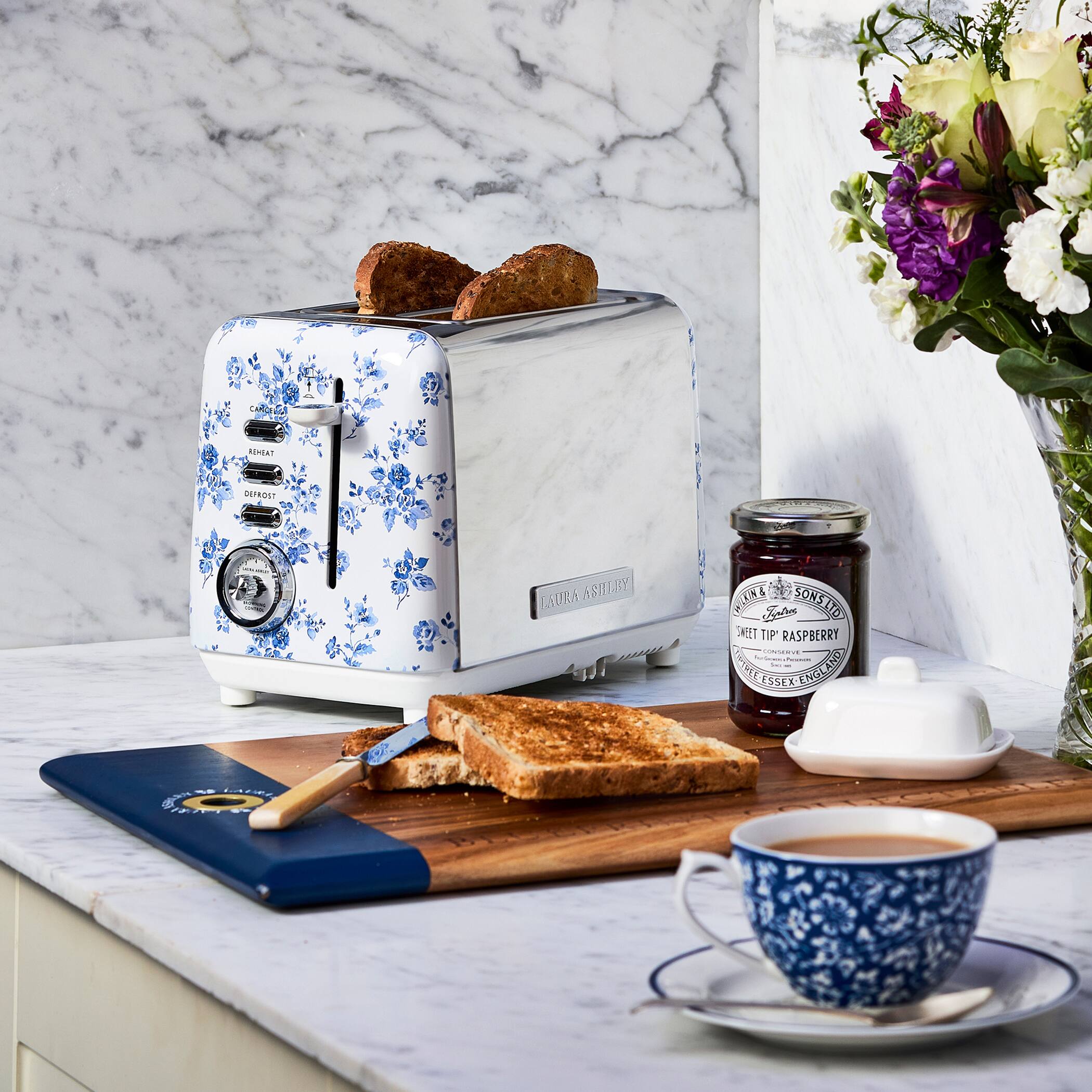 knead 2 DEFROST  
LEURA ASHLEY WILNE SONSATO SONS  
Sate LO SMET TIP RASPBERRY  
CHRE -e - ASSE X ANGRER ENGLA