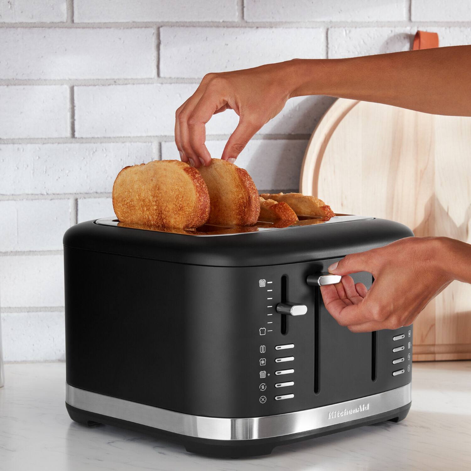 I + 3 i PS8 x Hitchen/id