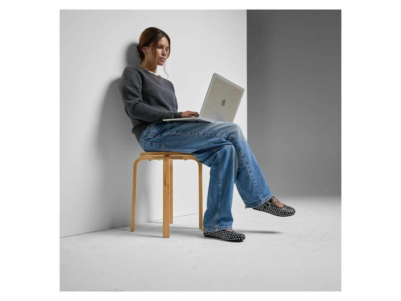 Alt View 4. Incase - Incase Edge Hardshell Case for 14" MacBook Pro (M1-M4, 2021-2024) - Clear Matte, Scratch & Fingerprint Resistant - Gray/Clear.