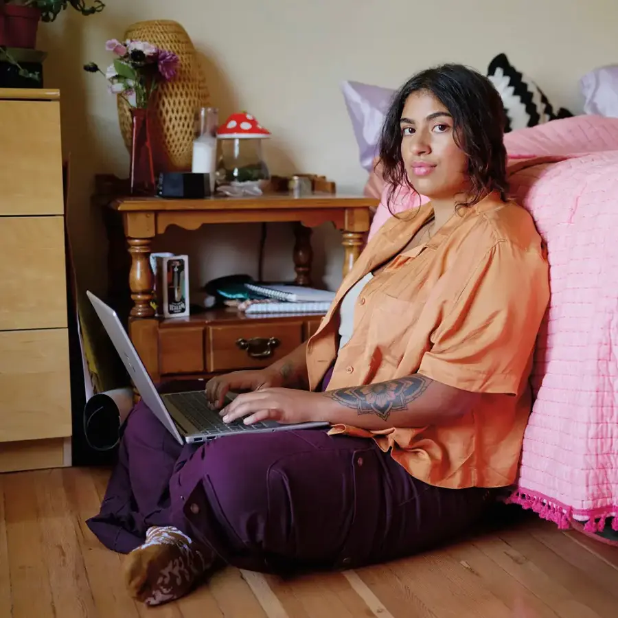 Alt View 9. HP - 15.6" Full HD Touch-Screen Laptop - Intel Core i7 - 16GB Memory - 512GB SSD - Natural Silver.