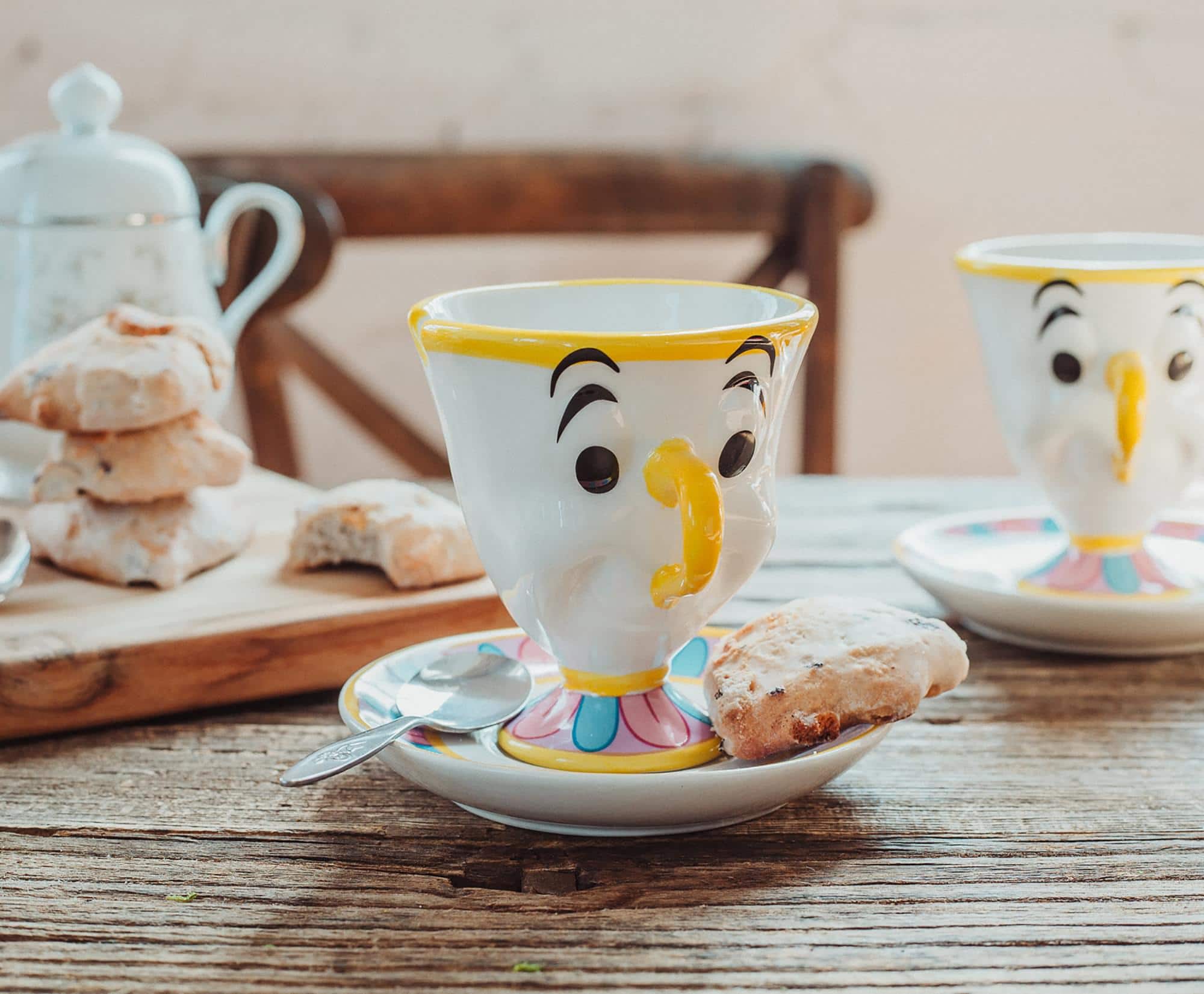 Disney Beauty and the Beast Mrs. Potts Teapot Set With 2 Chip Cups